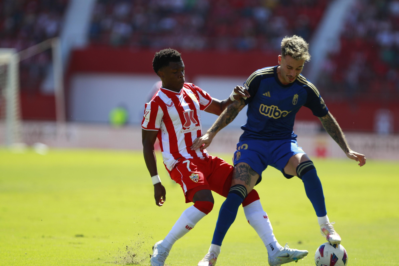 Imágenes del empate a 3 de la U.D. Almería y el Granada C.F.