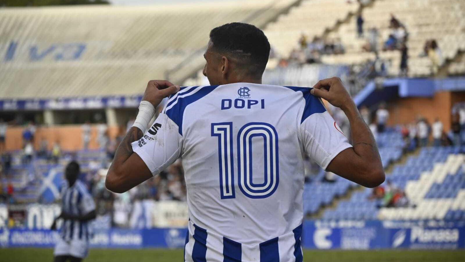 Dopi celebra el gol del empate ante el filial del Cádiz.
