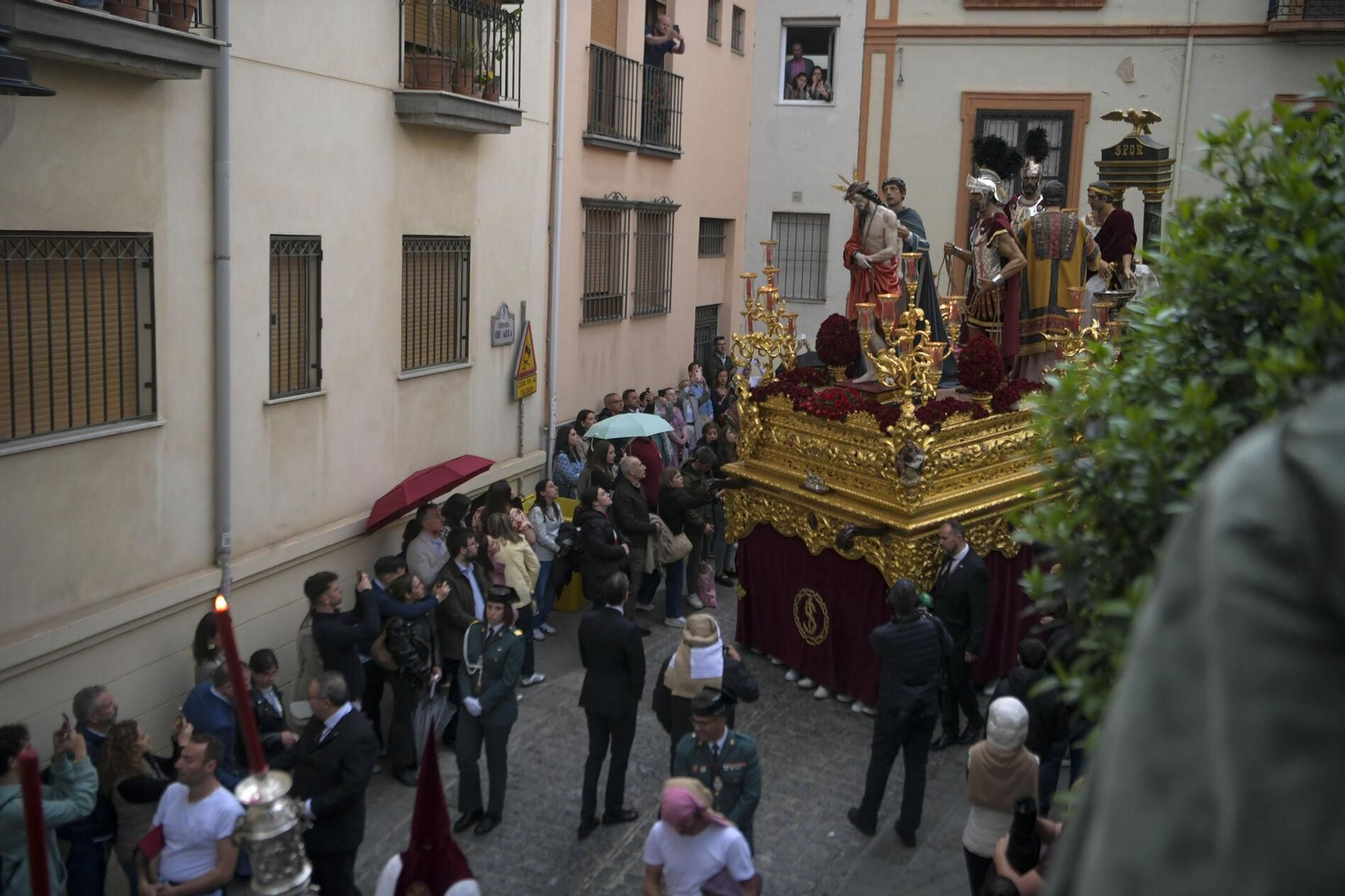 Así vivió el Realejo el nuevo recorrido de la Hermandad de las Maravillas
