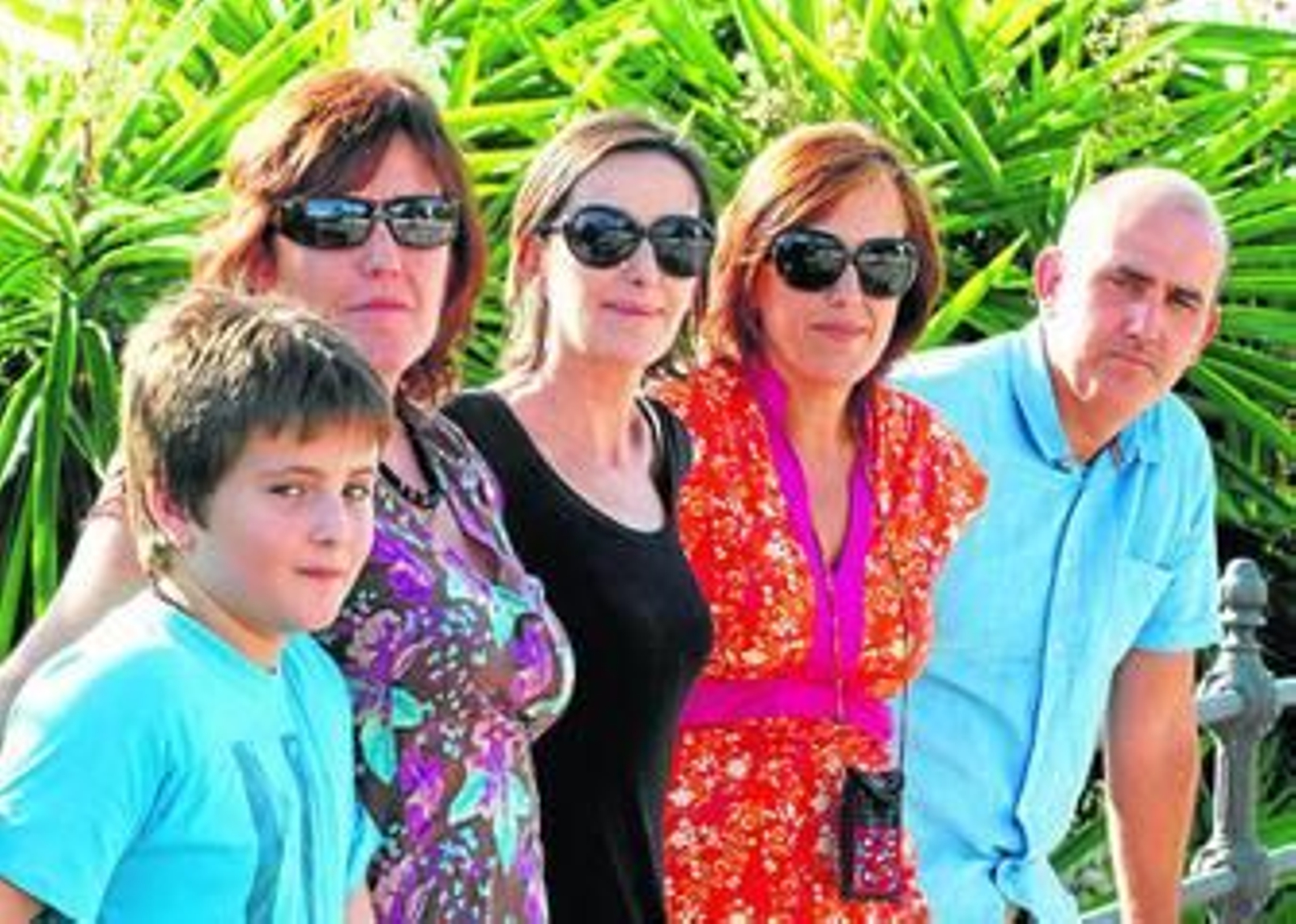 Con Miguel, sobrino-nieto, en primer plano, de izquierda a derecha los sobrinos de Miguel Ríos Irene, Clara, Rocío y Antonio Castro.