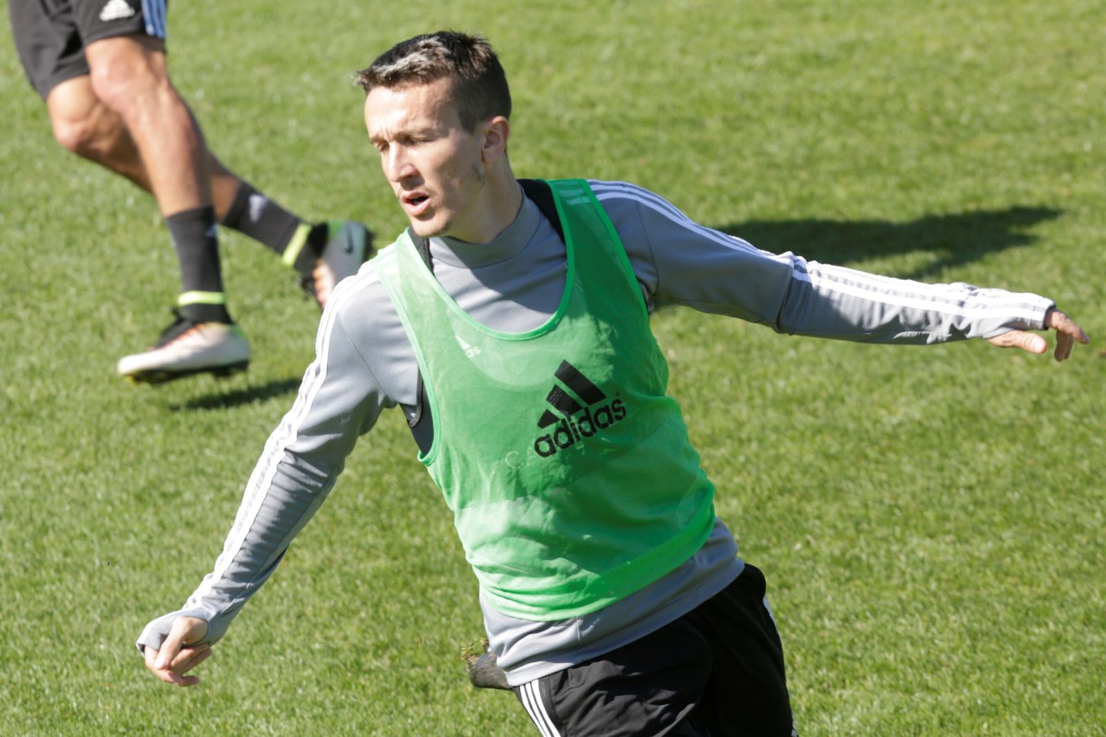 Salvi realiza un giro en mitad de una sesión preparatoria en las instalaciones de El Rosal.