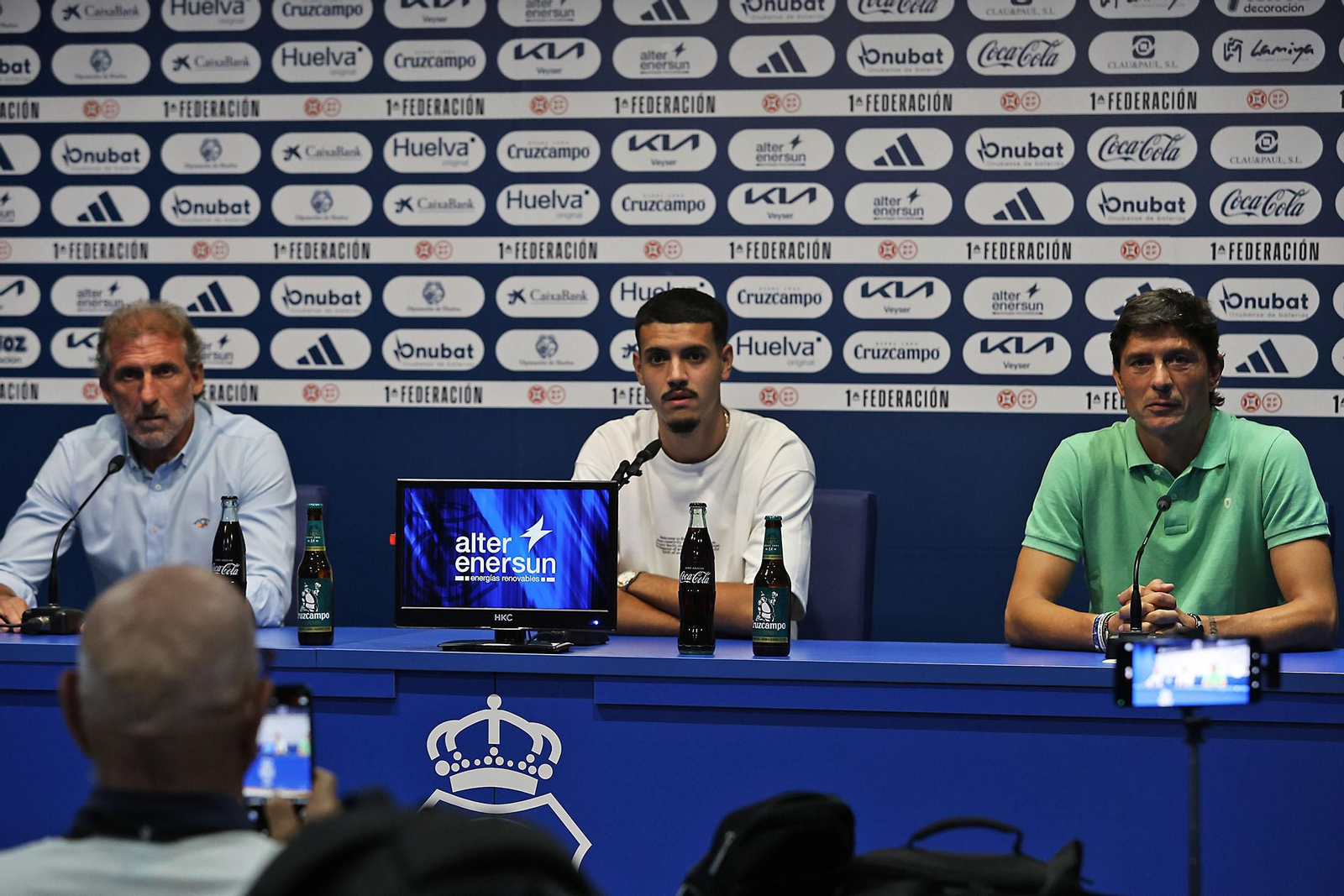 Imágenes de la presentación de Juan Pablo como jugador del Recreativo de Huelva