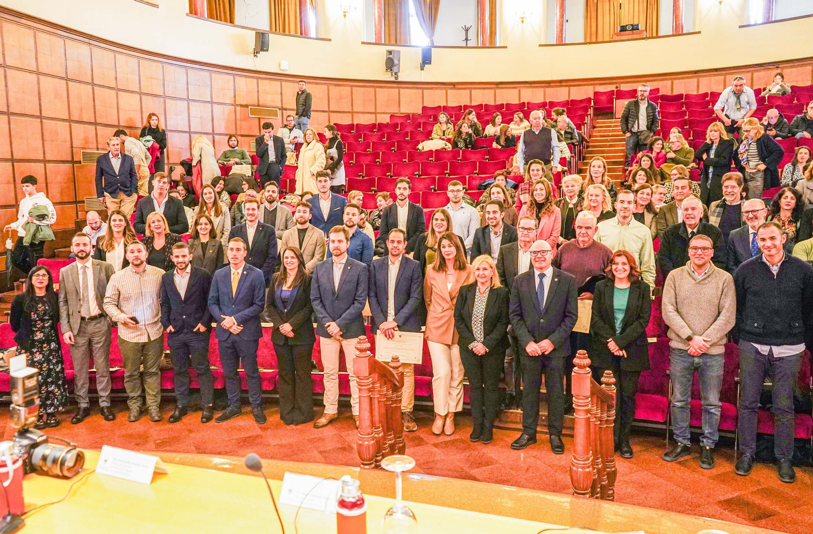 Los premiados, en la Sala Máxima del V Centenario donde tuvo lugar el acto.