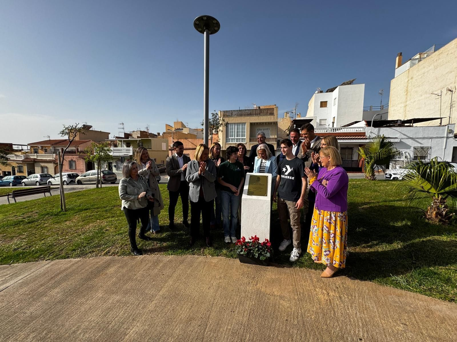 Han descubierto una placa en el recién nombrado Parque Araceli Morales Han descubierto una placa en el recién nombrado Parque Araceli Morales