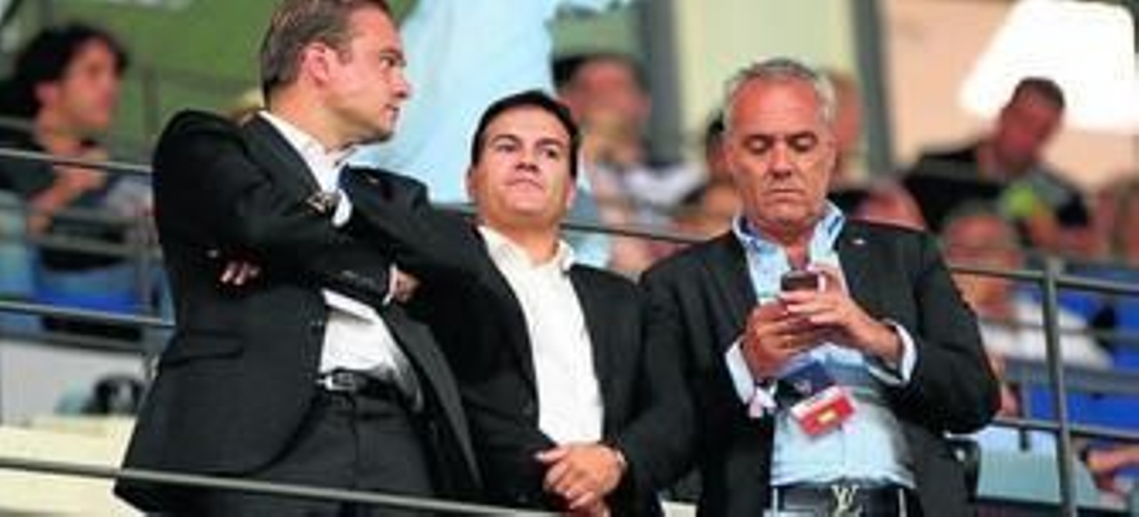 Manuel Novo, Vicente Casado y Mario Husillos, en el palco de La Rosaleda antes del Costa del Sol ante la Fiorentina.