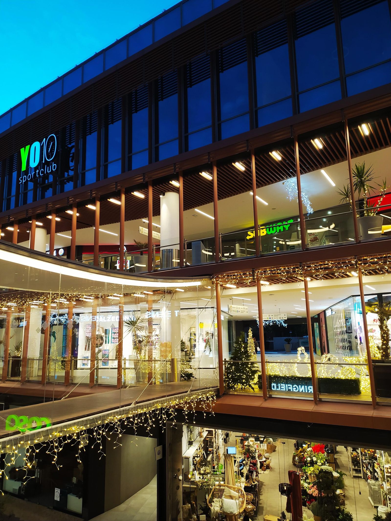 Centro Comercial Torre Sevilla.