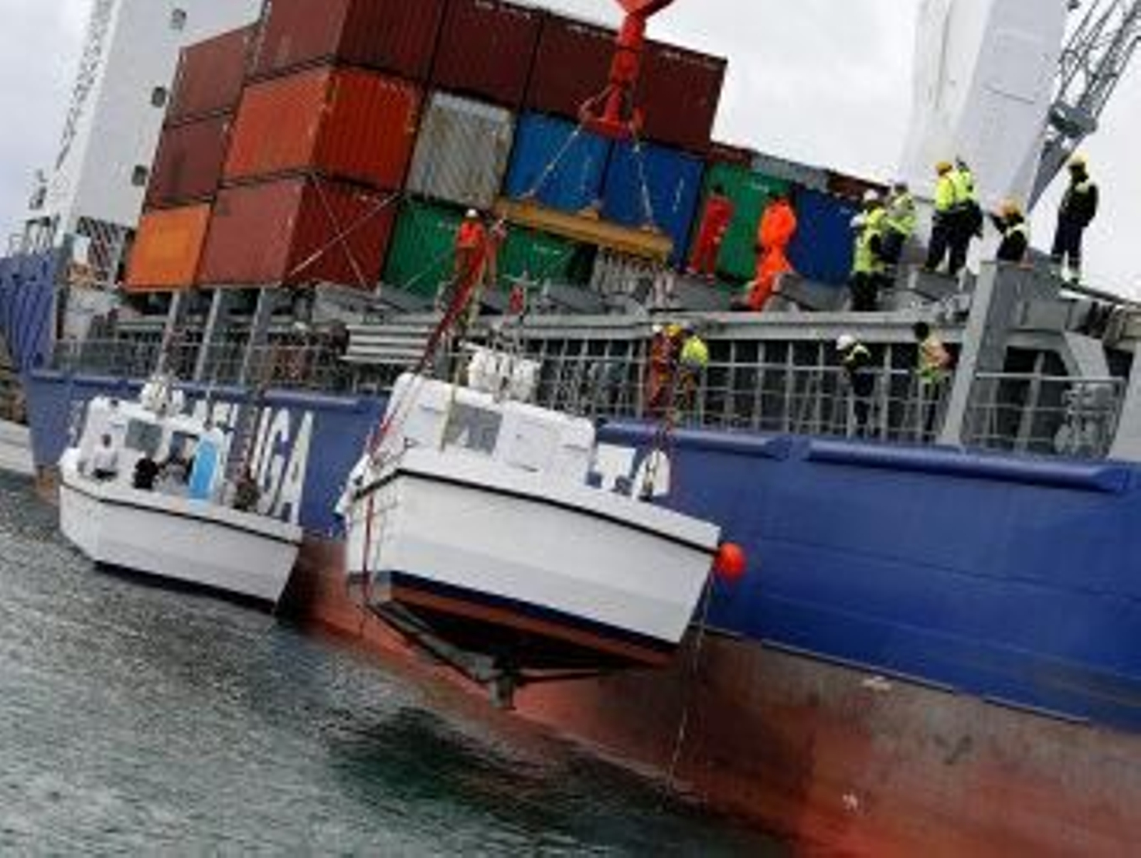 Dos astilleros de Adra y Garrucha construyen 30 barcos para Angola