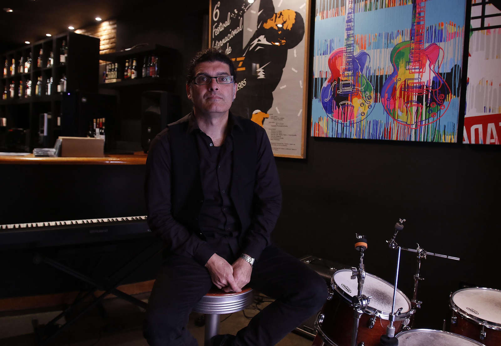 Jorge Moreno, propietario del café-club Jazz Naima, en el interior del local.