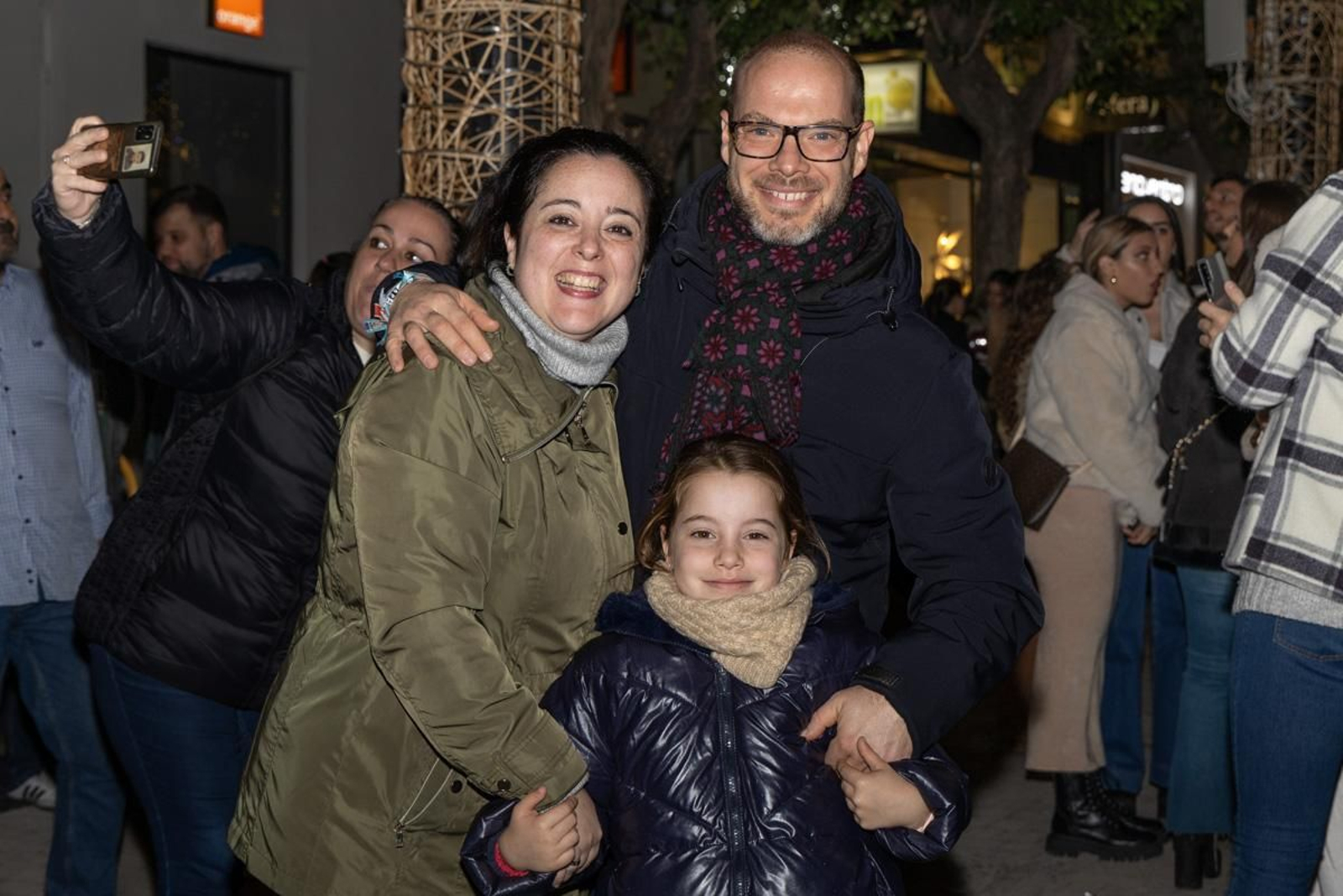 Jaén enciende su Navidad con sus habitantes echados a la calle