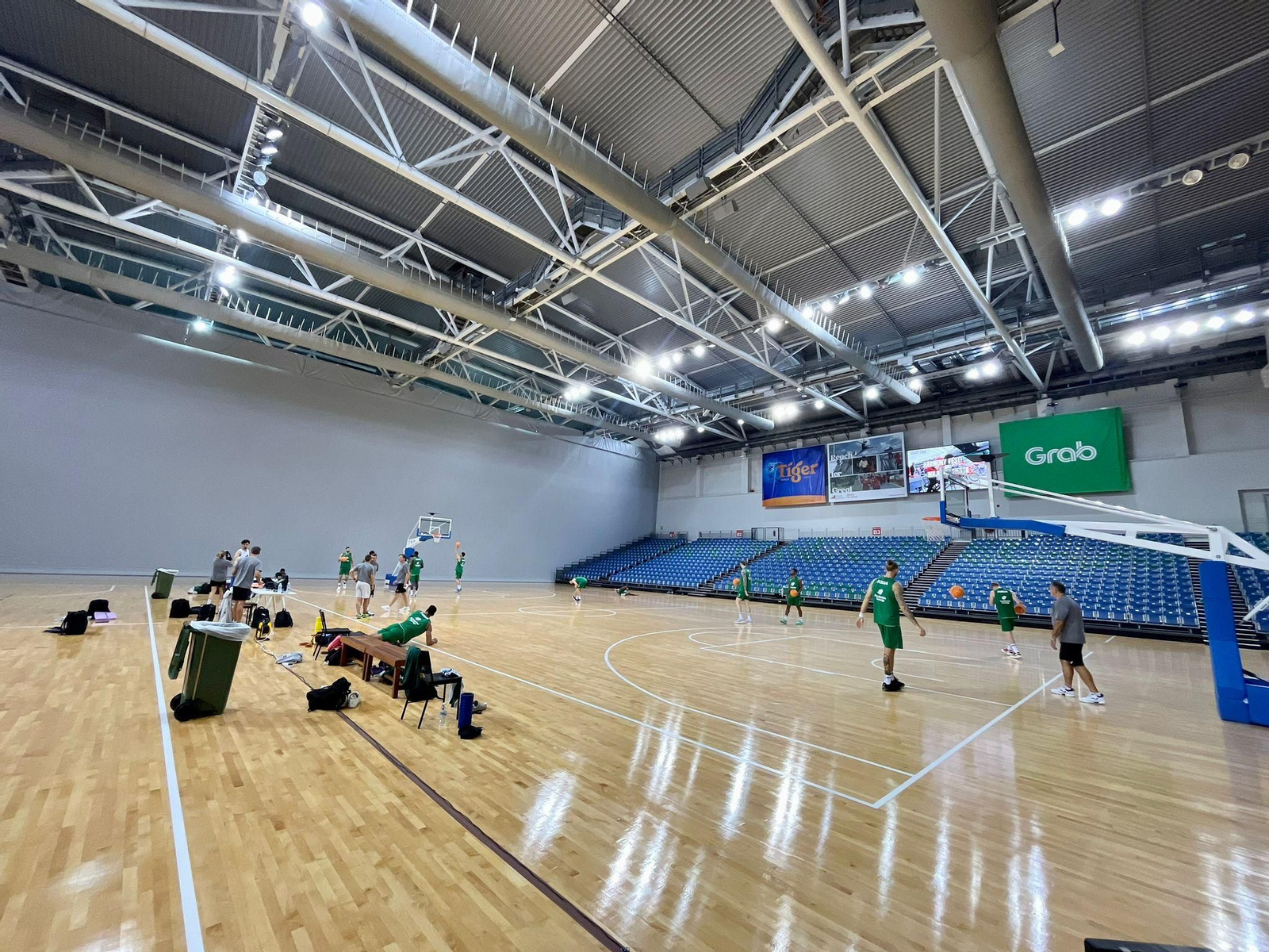 El Unicaja toma contacto con la pista en Singapur