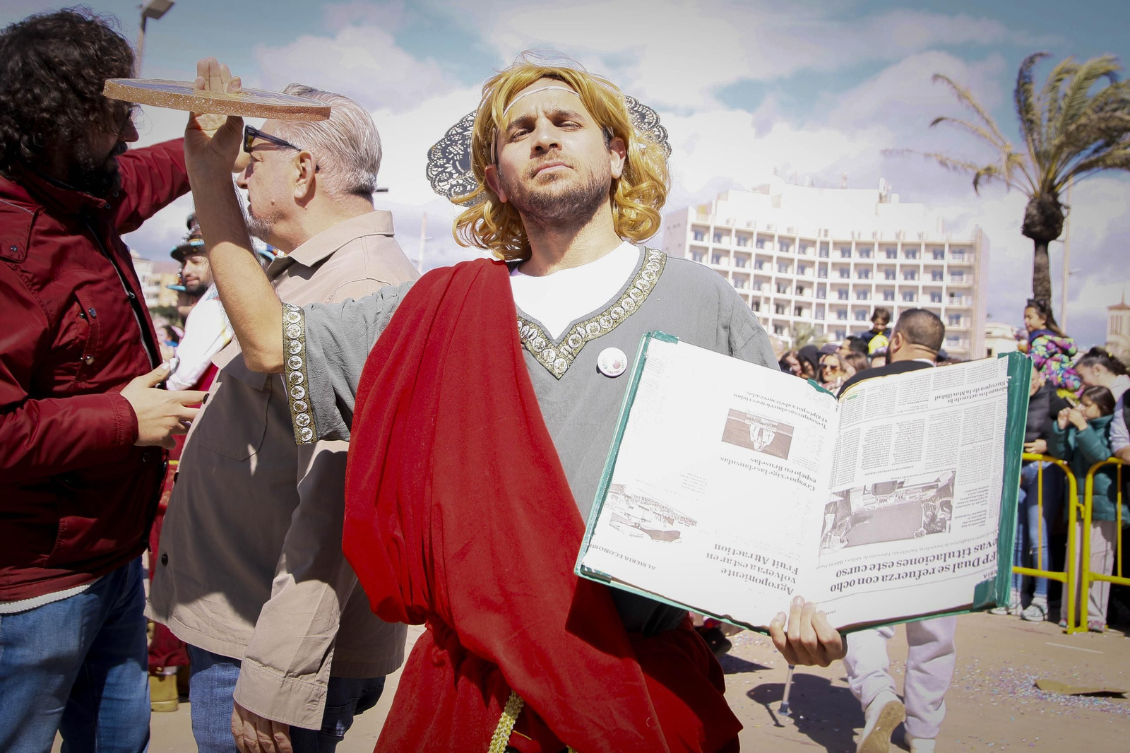 Las imágenes del entierro de la sardina en Almería