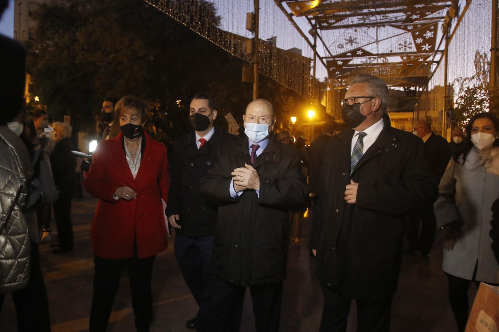 El encendido del espectacular alumbrado navideño de Puente Genil, en fotografías