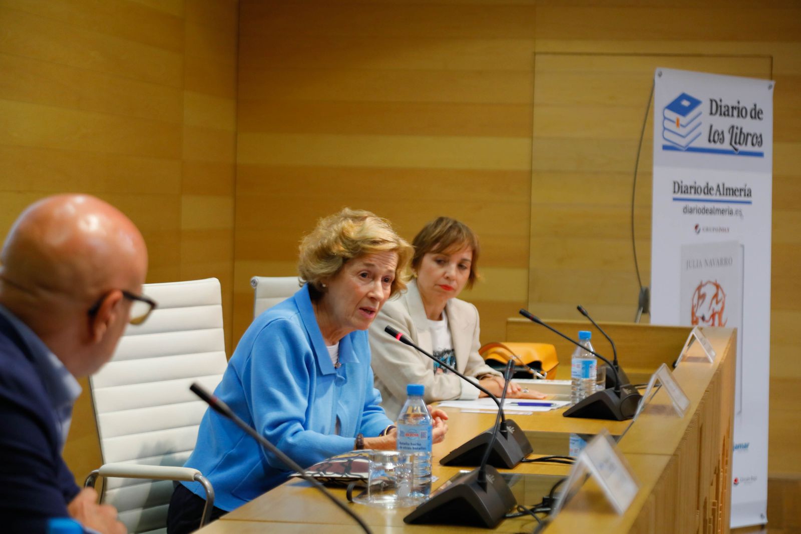 Imágenes de Diario de los Libros, con Julia Navarro