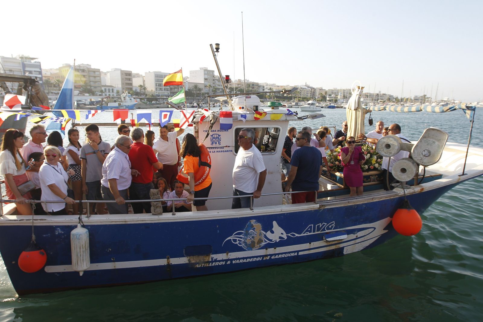 Honores a la Virgen del Carmen por tierra y mar en Garrucha