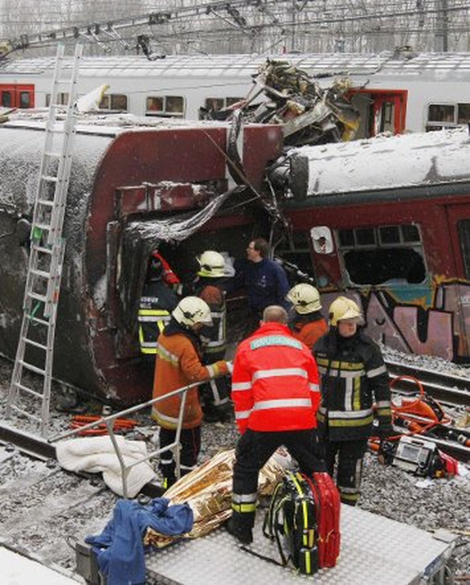 Al menos 18 muertos en un choque de trenes en Bélgica