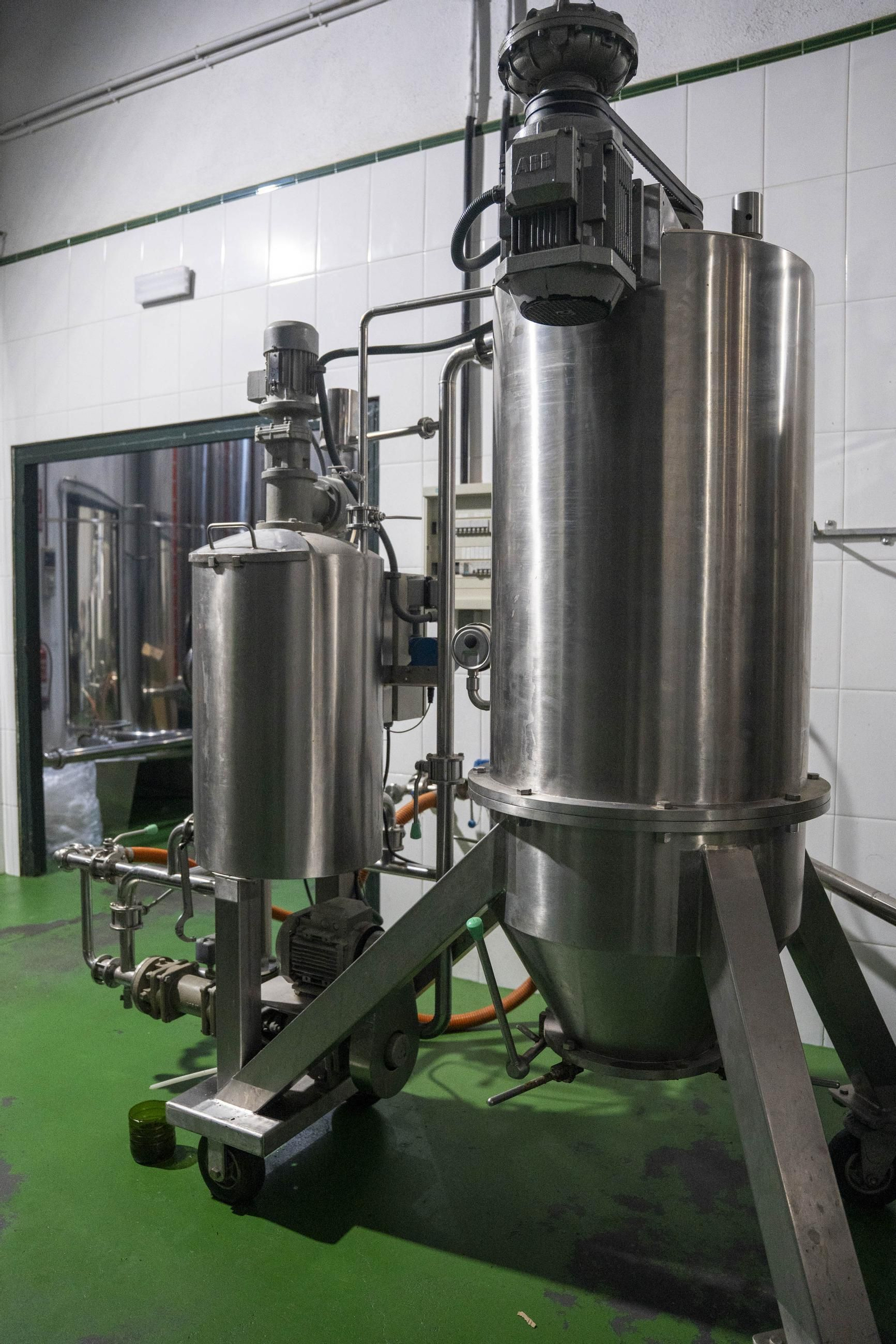 Os enseñamos como se hace el aceite en la almazara de Fiñana, en imágenes