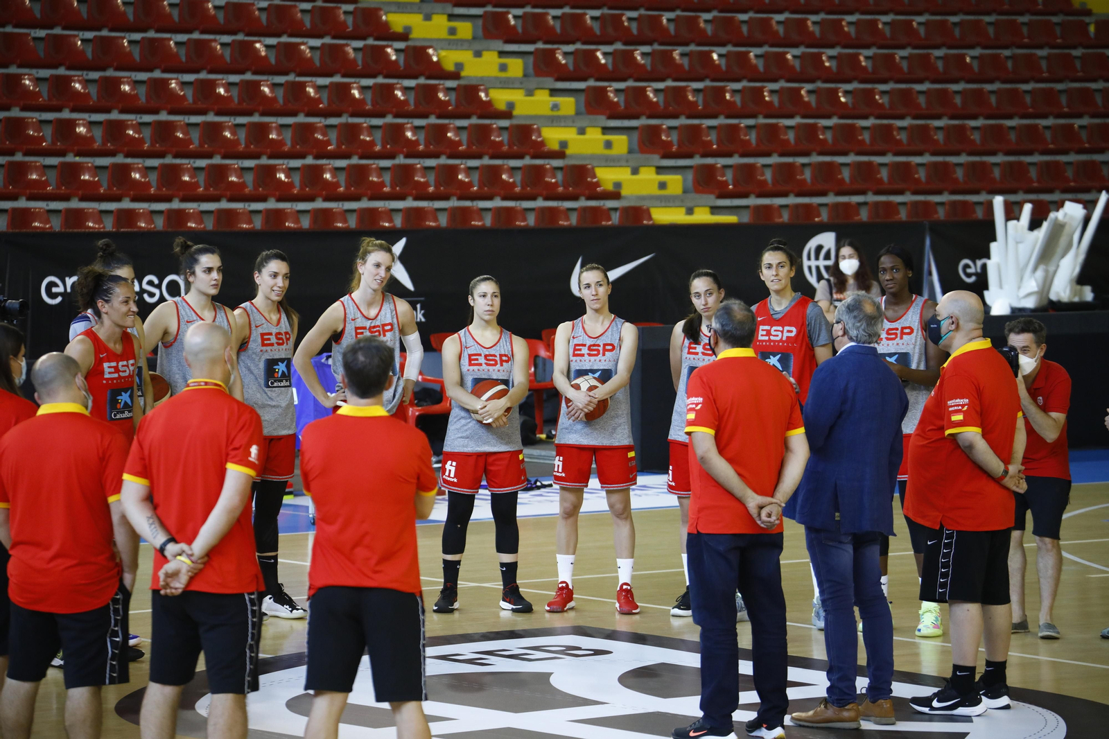 Las fotos del primer entrenamiento de la selección española femenina de baloncesto en Córdoba