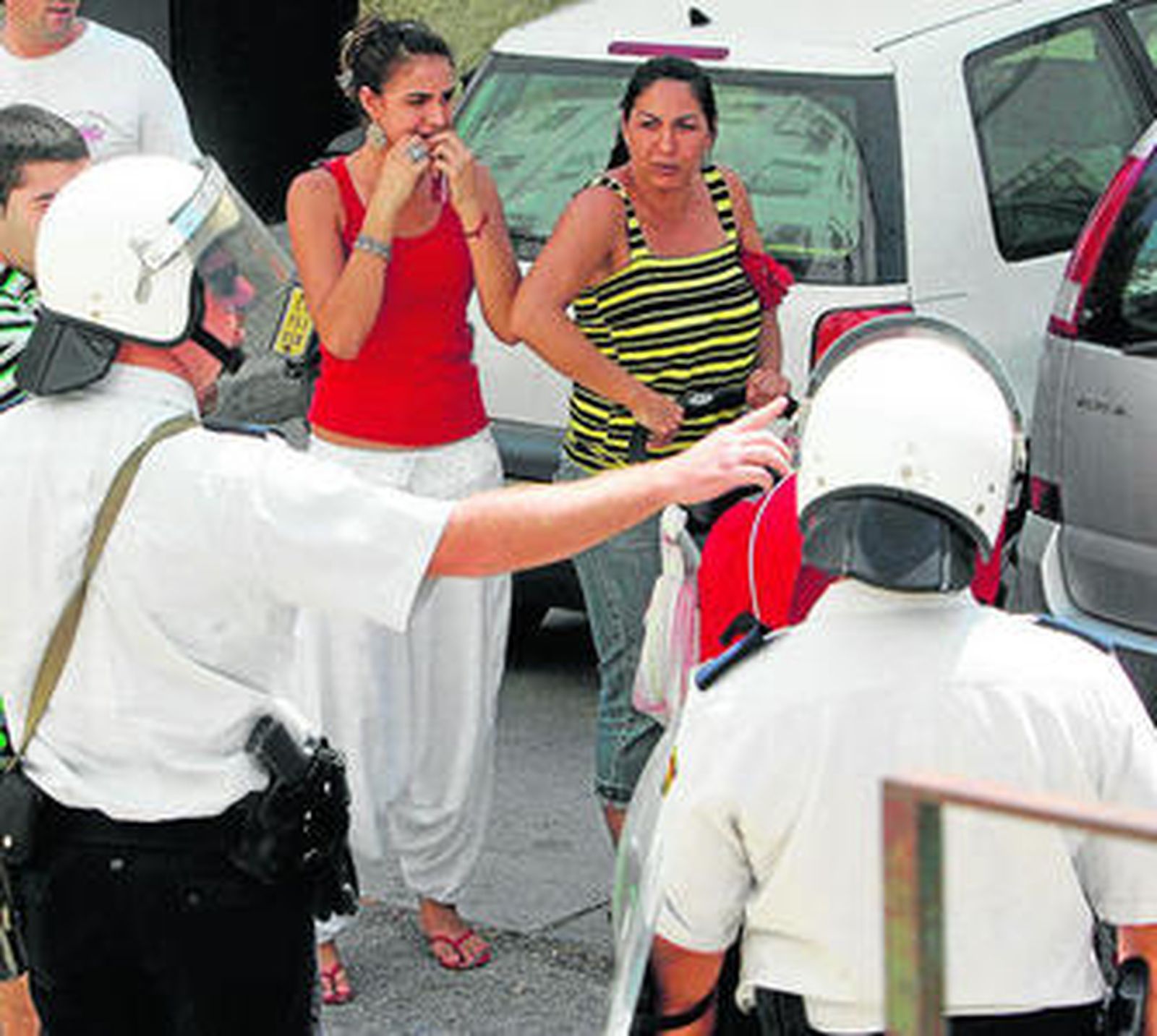 Registro de una de las viviendas de Los Flores en Jerez tras las detenciones.