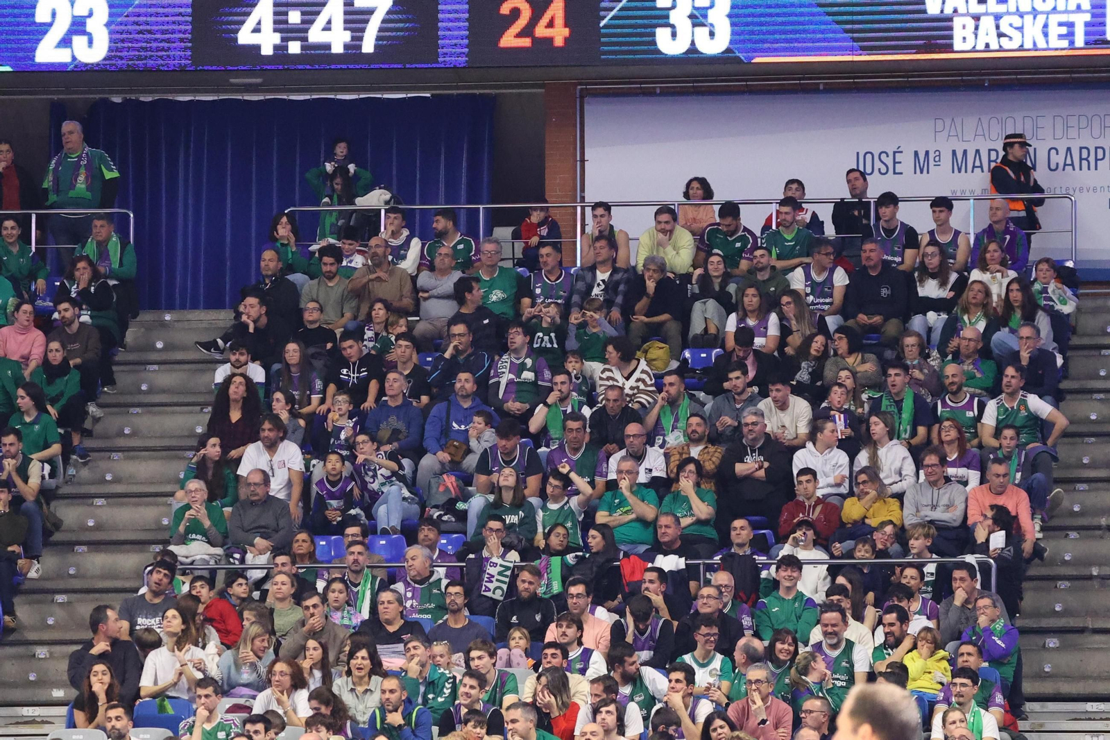 Búscate en las gradas del Carpena durante el Unicaja-Valencia Basket