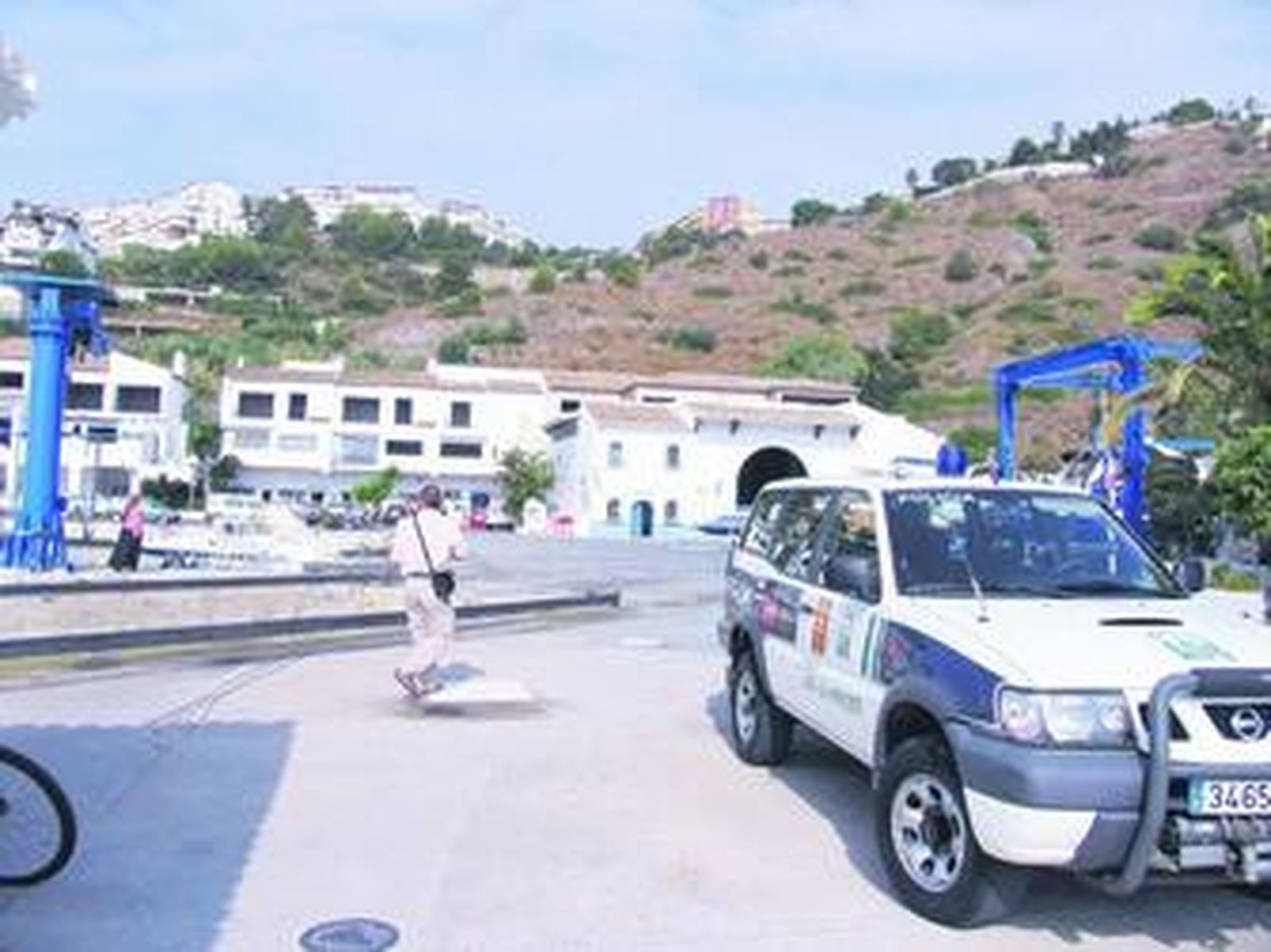 Los funcionarios junto con la Policía Autonómica notificaron sobre la nueva situación.