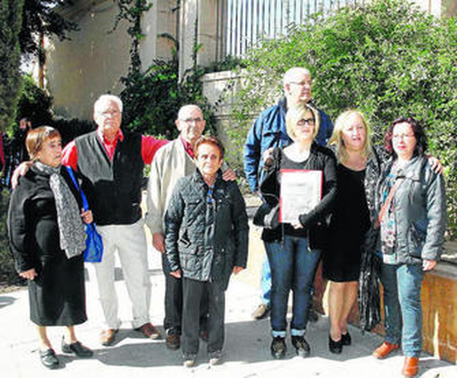 Familiares de seis víctimas de la represión franquista de postguerra.