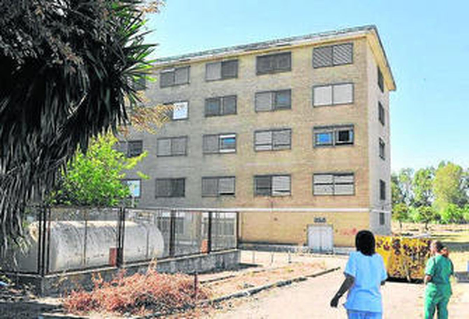 Una perspectiva del viejo hospital psiquiátrico, que está muy deteriorado.