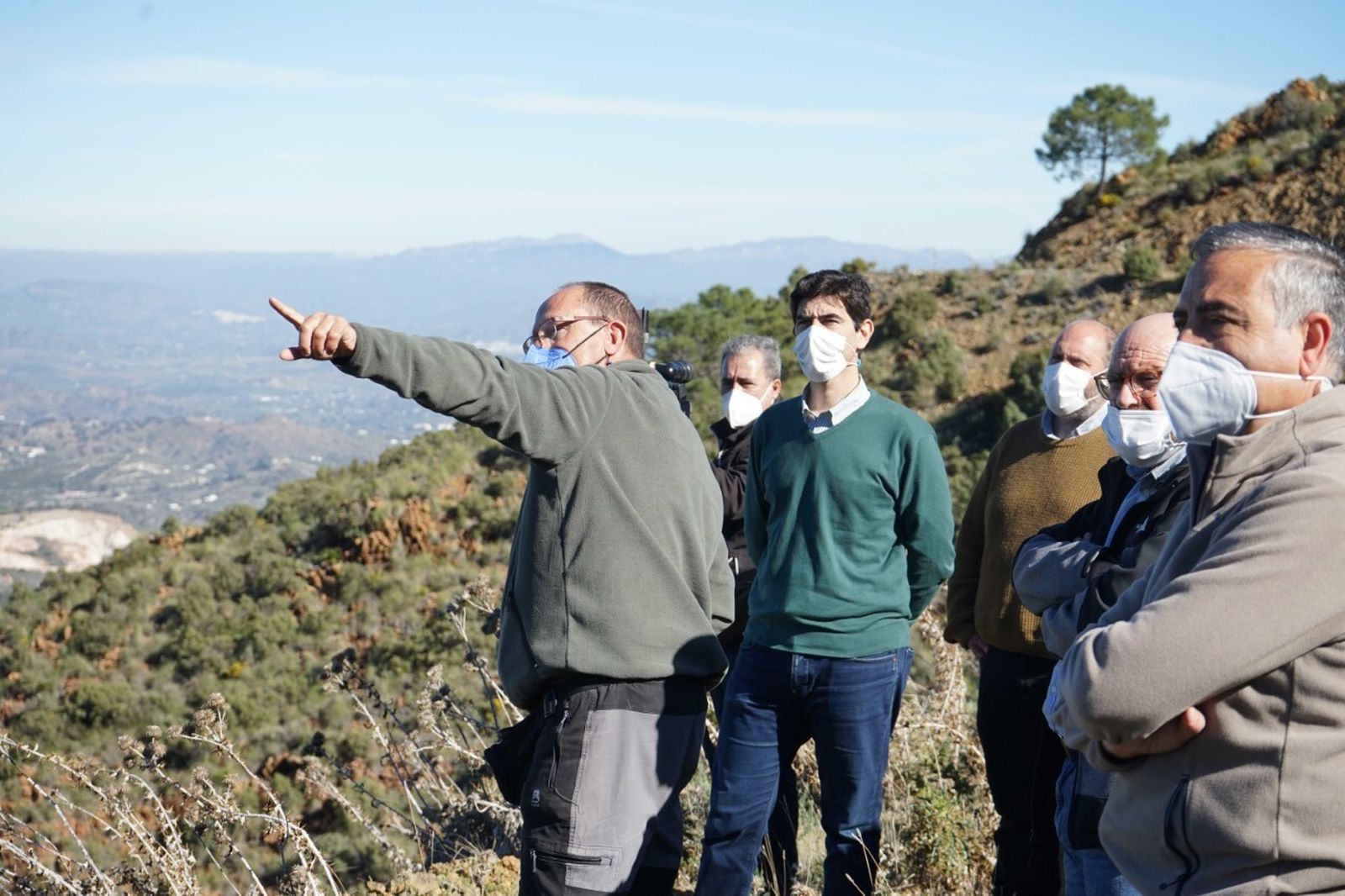 Visita a la zona de Coín en la que se está realizando la plantación.