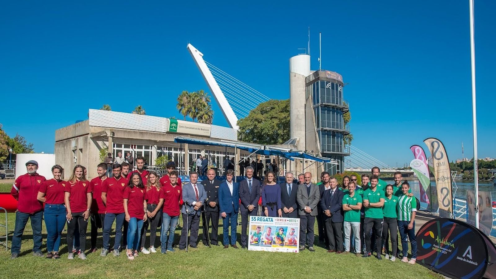 Los asistentes al acto de presentación, en el CEAR de la Cartuja.