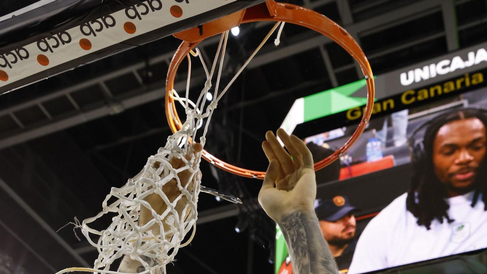 El Unicaja, campeón de Copa: Todas las imágenes del partido, la fiesta y la llegada a Málaga