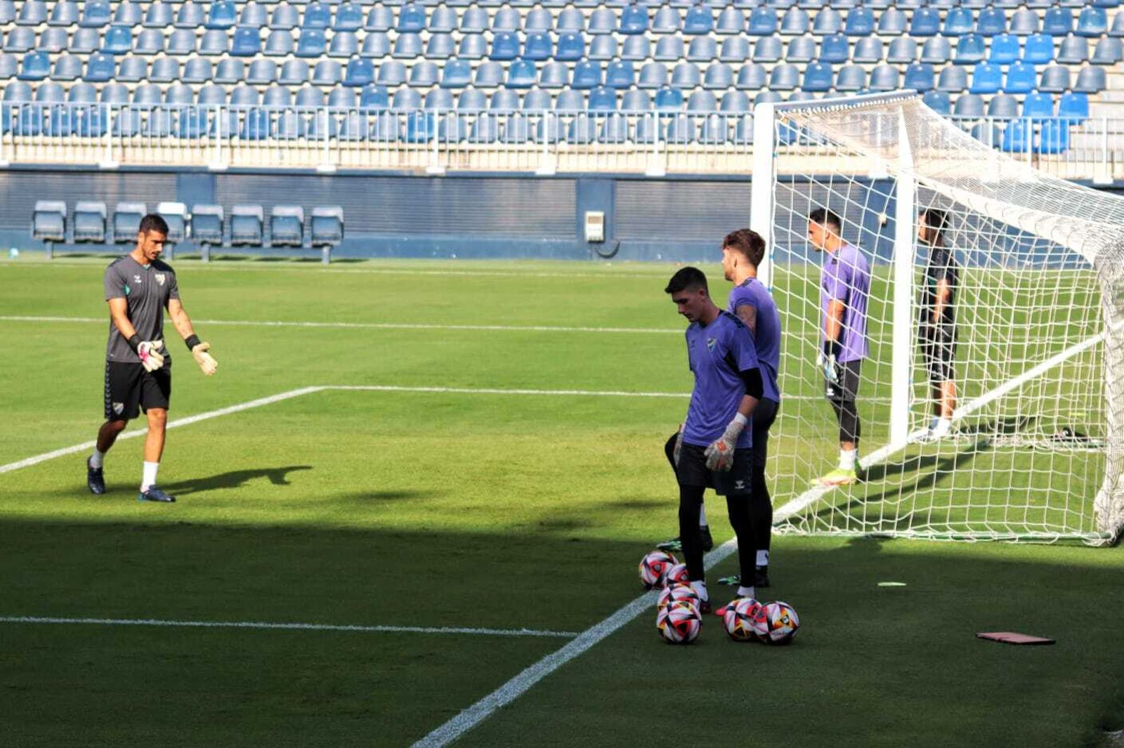La sesión del Málaga CF antes de partir hacia Castellón, en imágenes