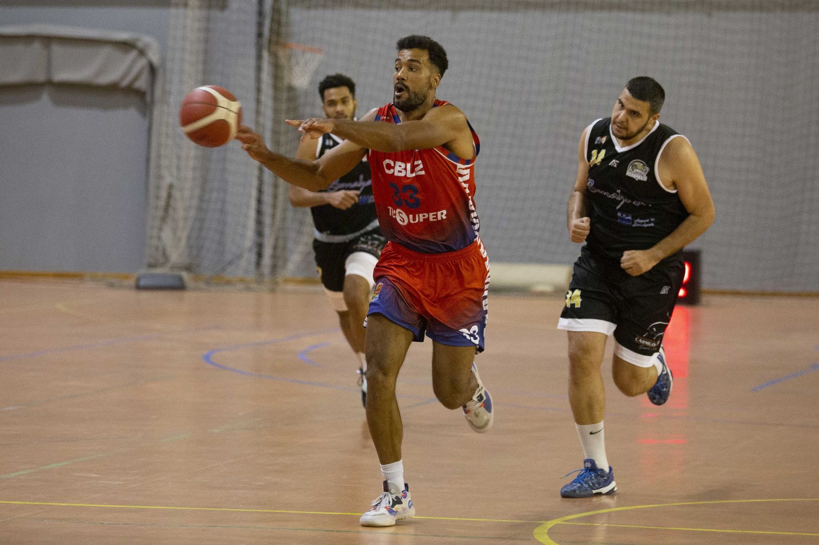 Contragolpe del Tu Súper La Zubia en el duelo frente al Benahavís