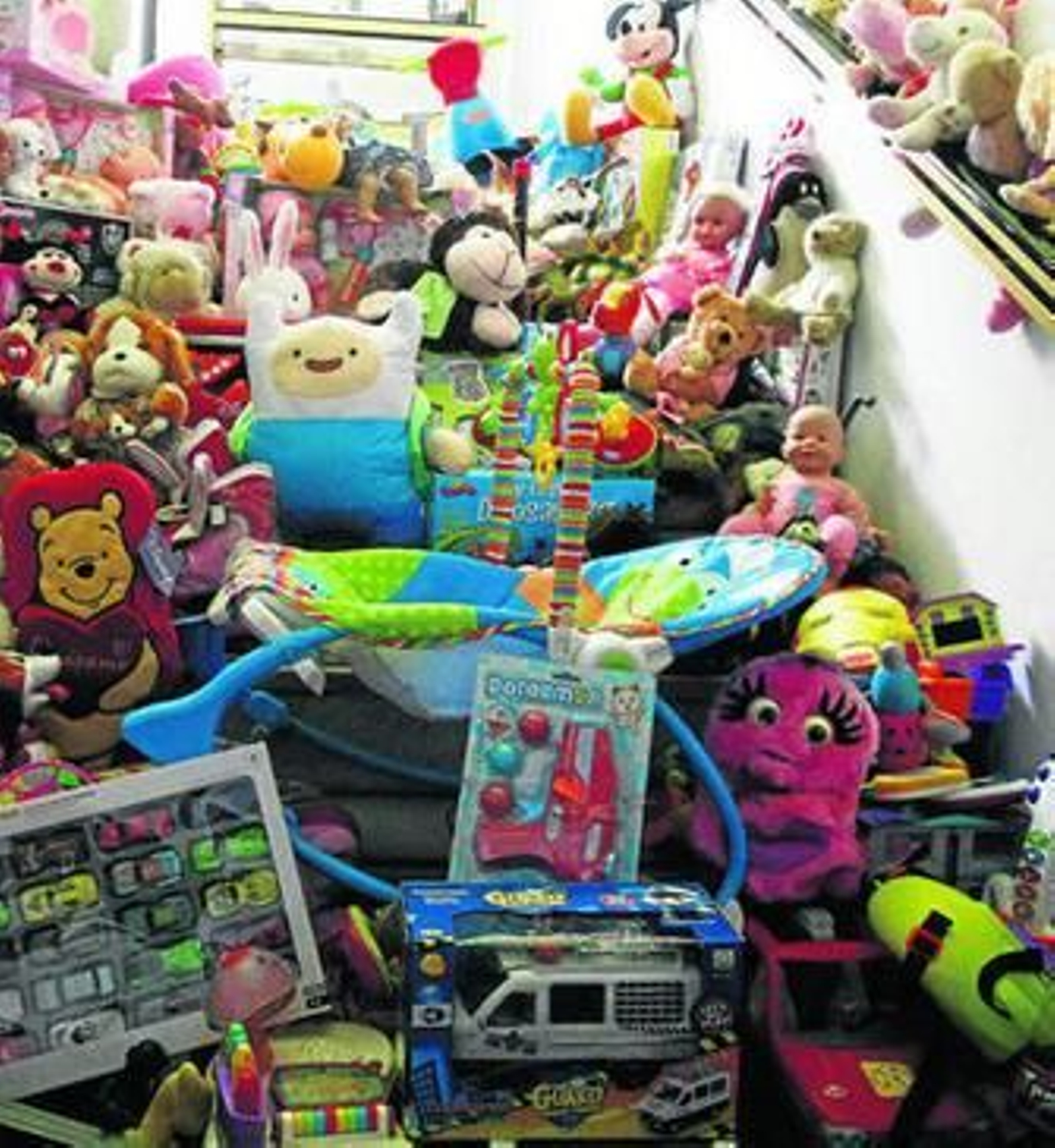 Imagen de los juguetes donados a la Unión Deportiva Linense, ayer.