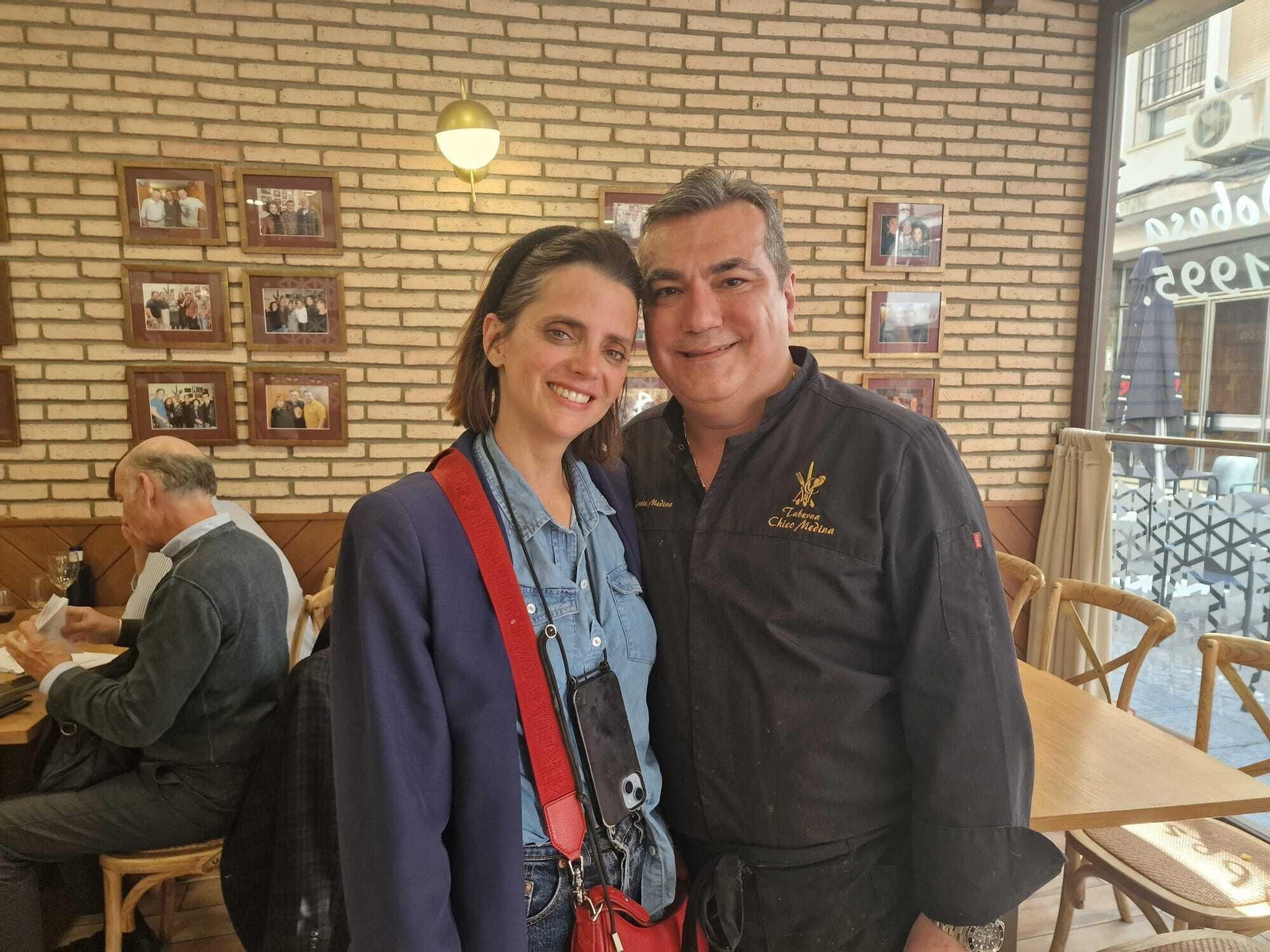 Macarena Gómez y Javier Medina en Taberna Chico Medina