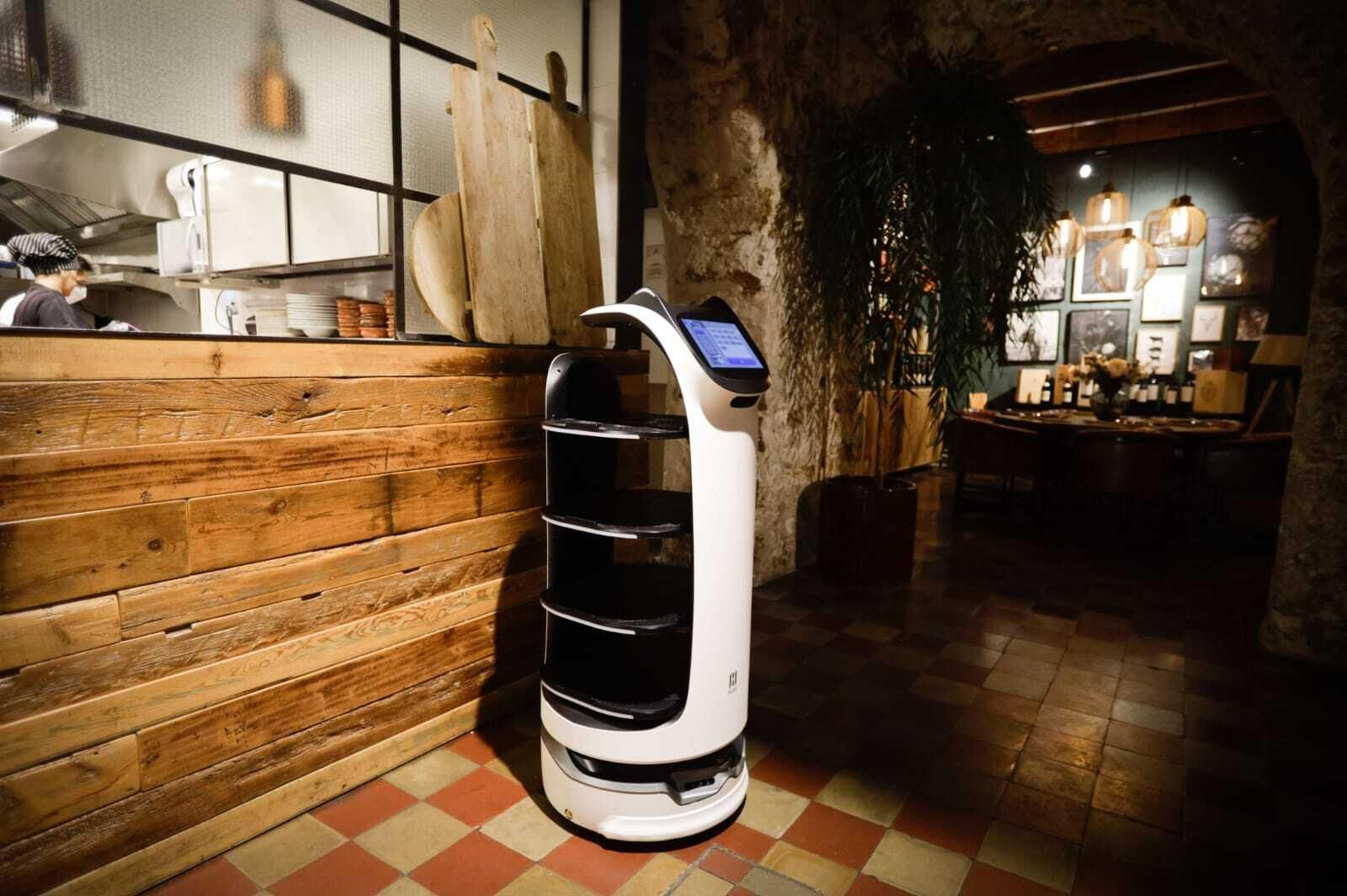 Así es el primer camarero robot de Cádiz