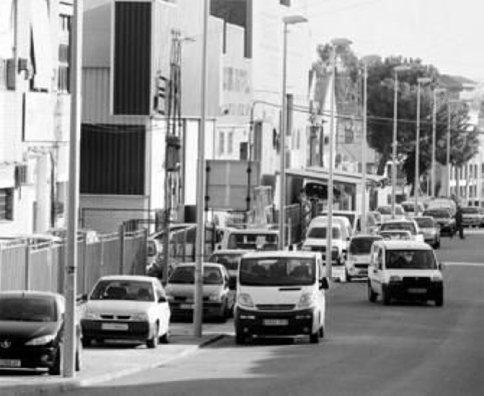 Una de las calles del polígono de Chinales, uno de los más antiguos de la ciudad.