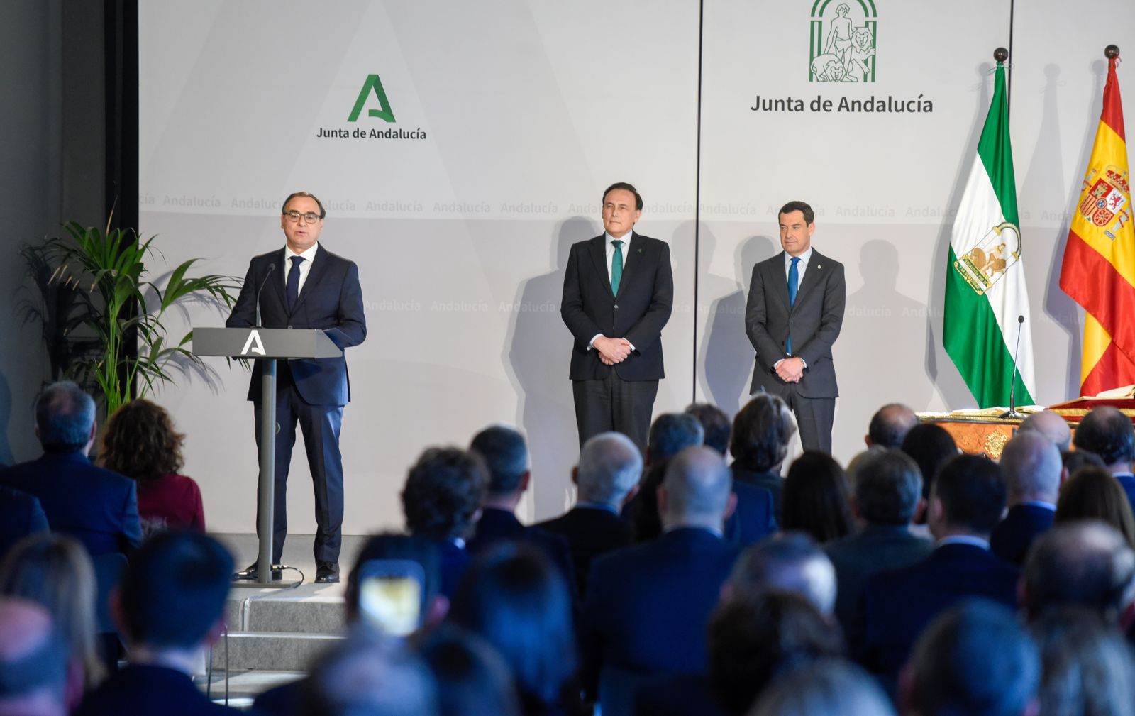 El rector de la Universidad de Almería, José Joaquín Céspedes, ha tomado posesión de su cargo