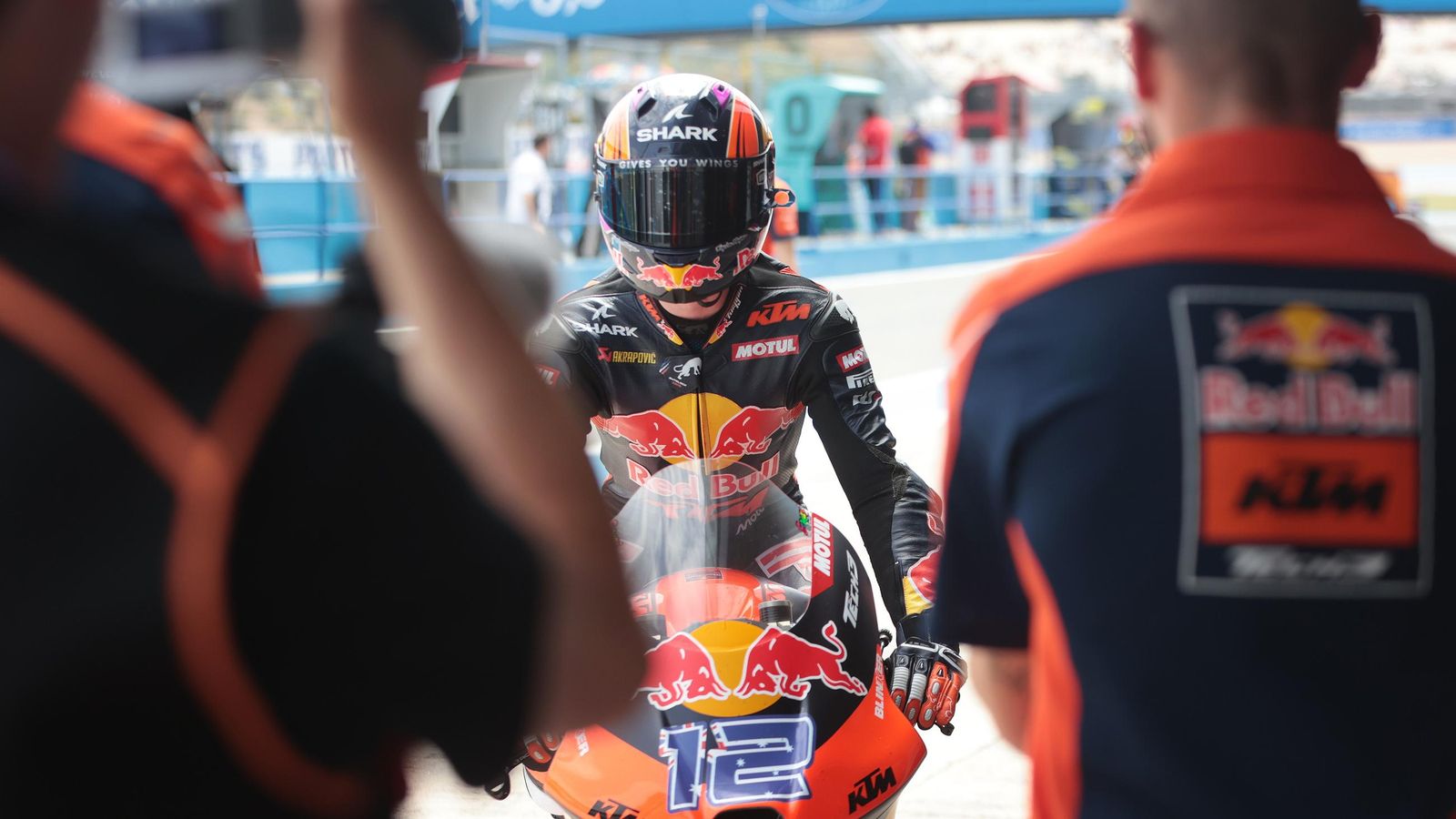 Imágenes de boxes en los entrenamientos del Viernes de Moto3 en Jerez