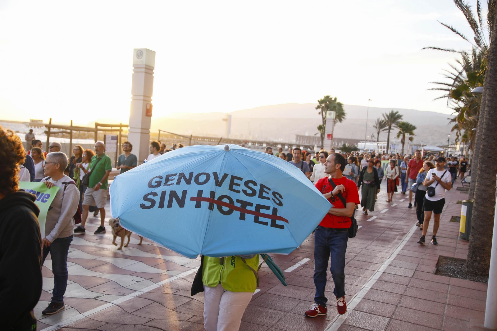La manifestación "Genoveses sin hotel", en imágenes