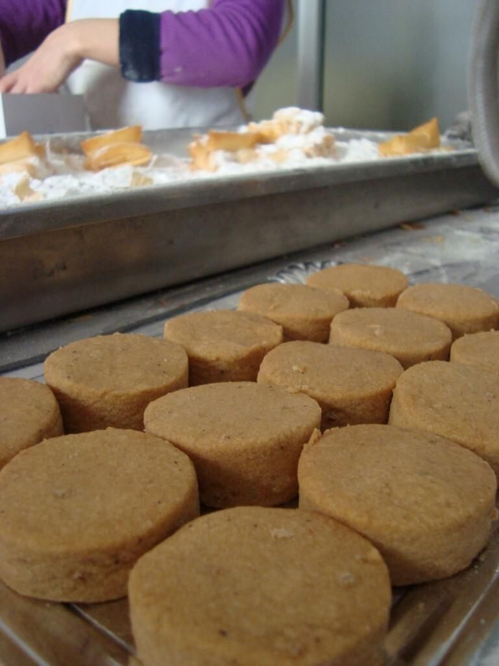 Mantecados de almendra, aceite de oliva y chocolate de Baeza.