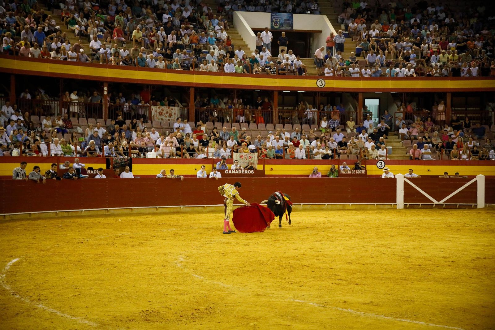 Imágenes de la corrida de toros en Roquetas de Mar