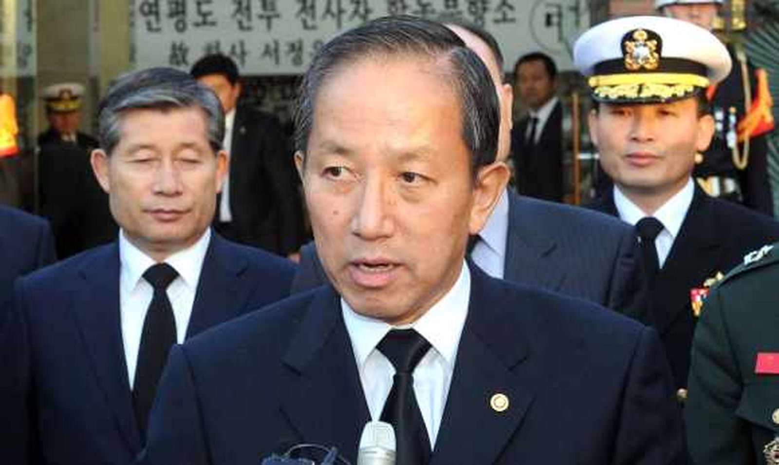 El ministro de Defensa surcoreano dimite