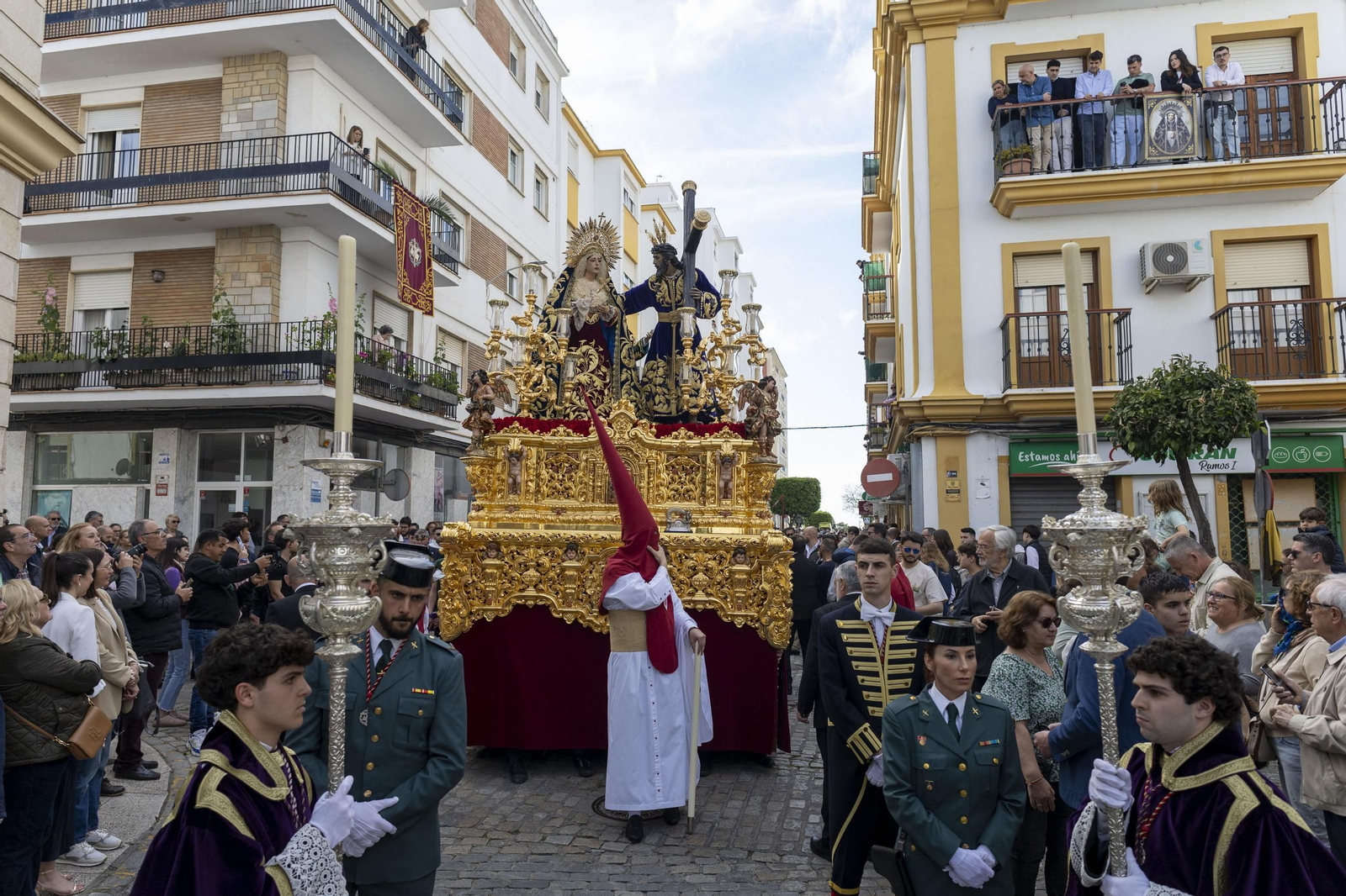 Las imágenes de la procesión de Afligidos de San Fernando en el Lunes Santo de la Semana Santa 2025