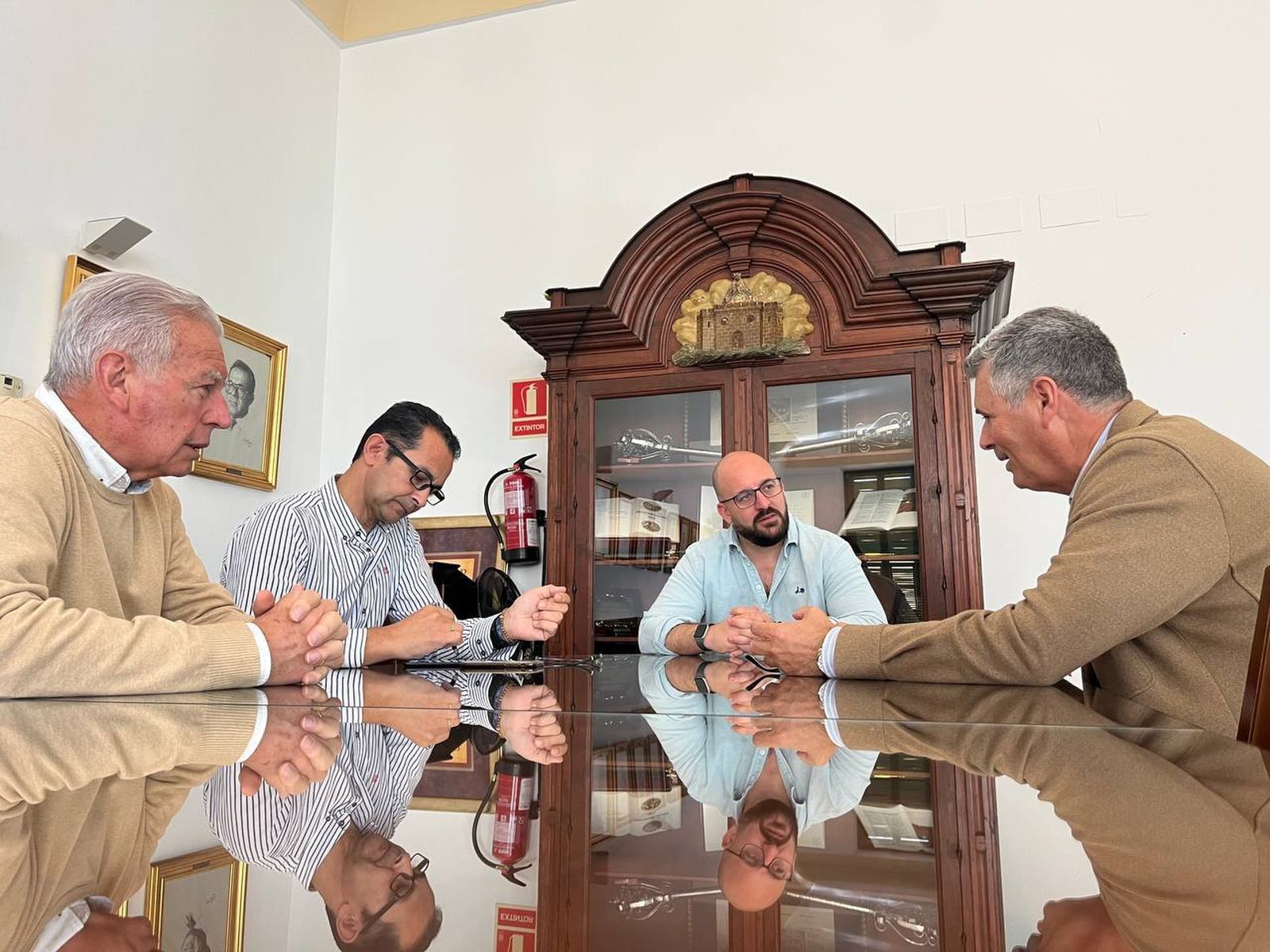La reunión de los representantes de Asfanuca con el alcalde de El Puerto, Germán Beardo.