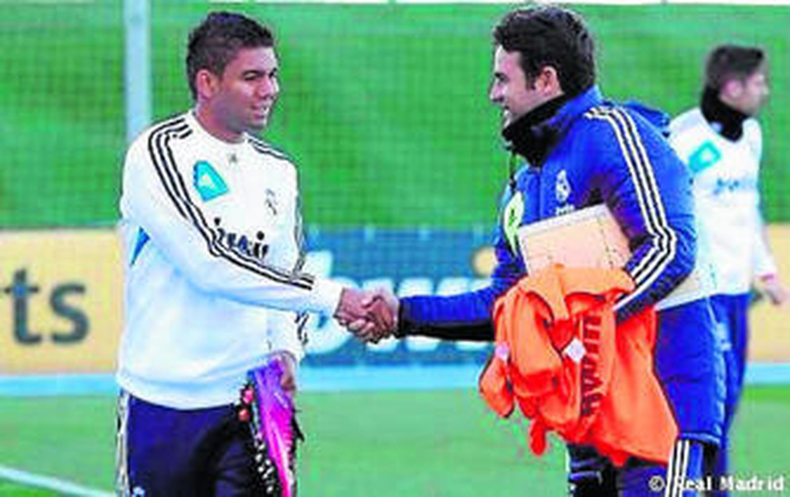 Alberto Toril saluda a su última incorporación, Casemiro.