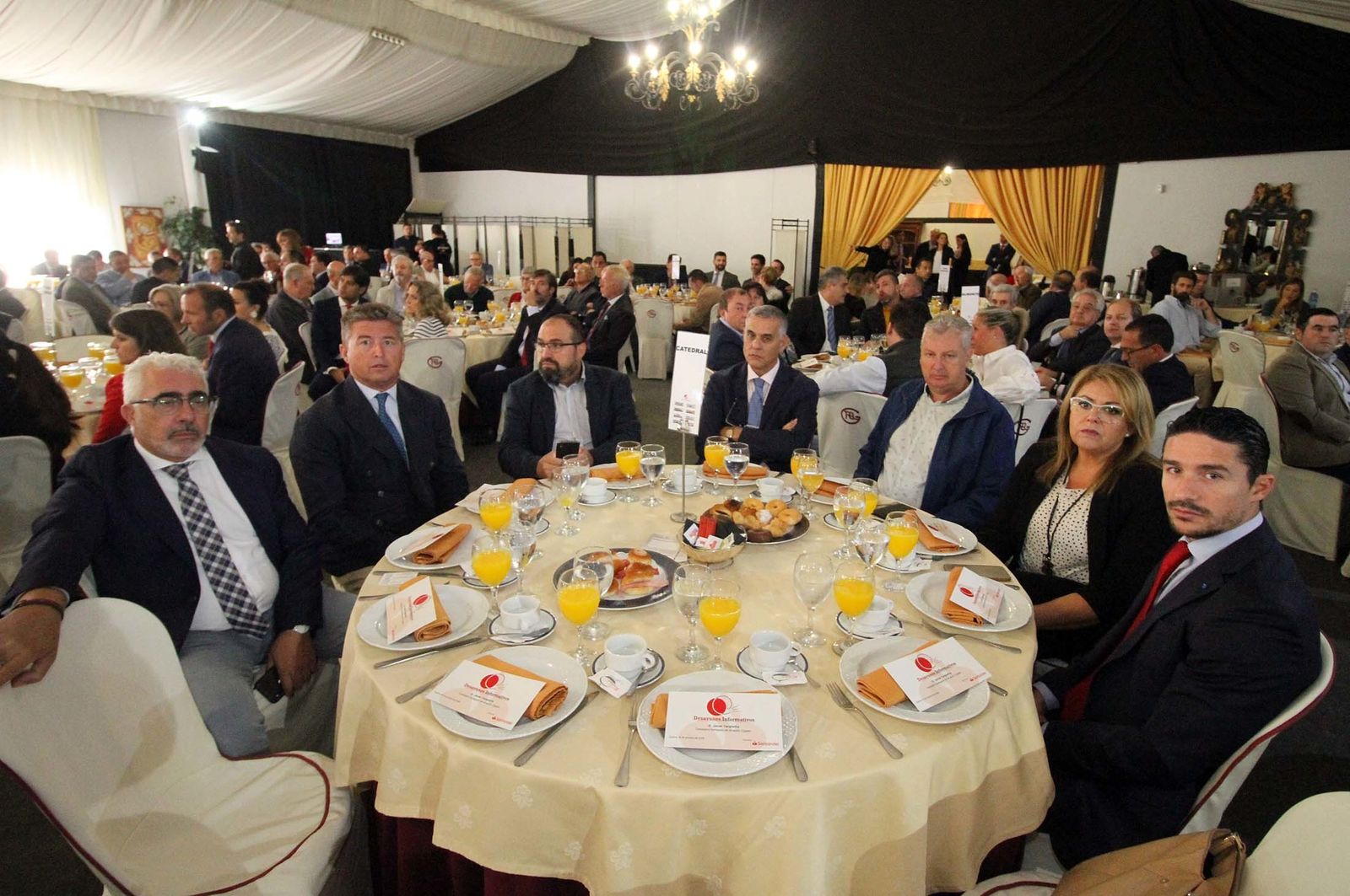 Imágenes del Desayuno Informativo del Grupo Joly con Javier Targhetta