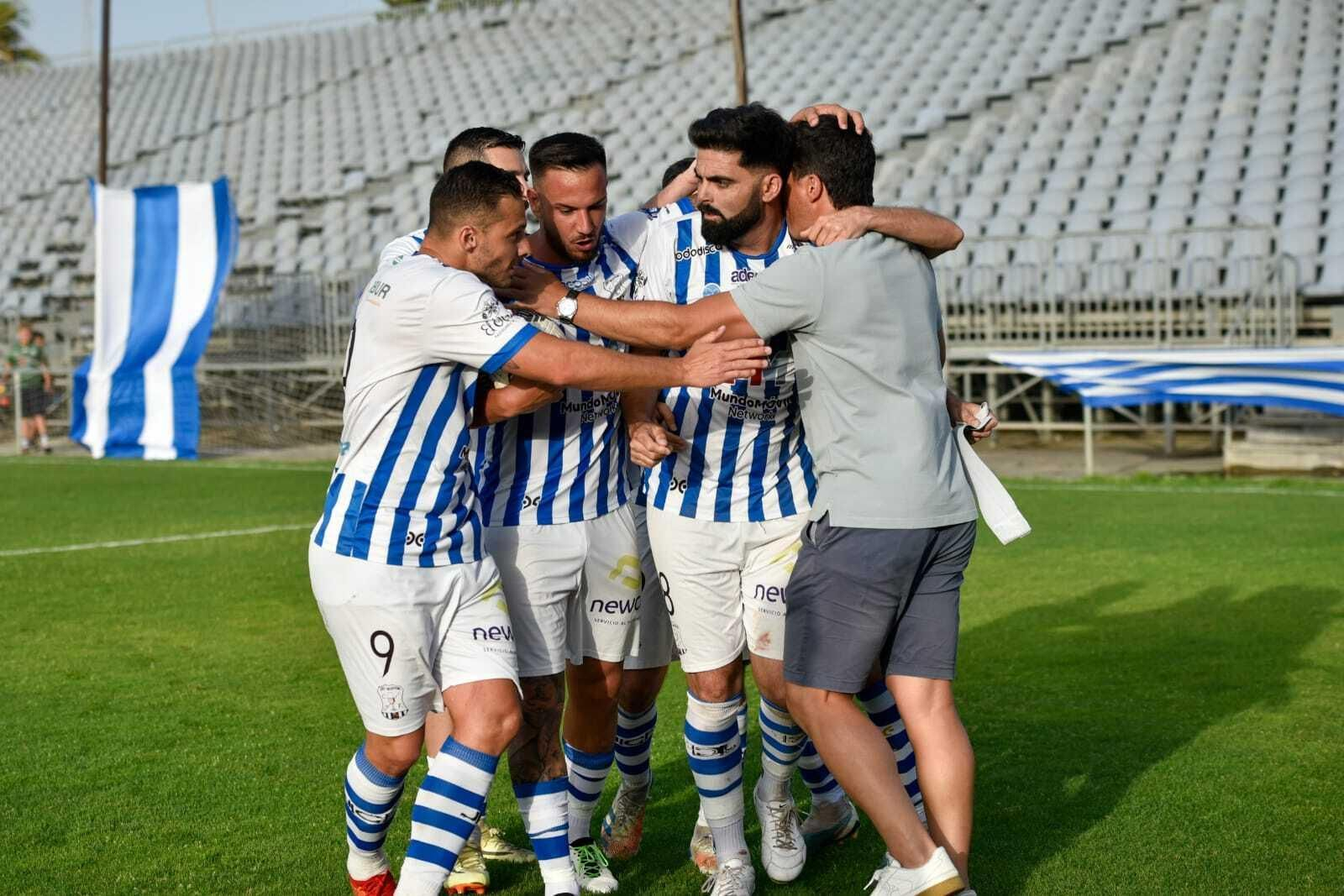 Imágenes del empate entre el Jerez Industrial y Cádiz Balón