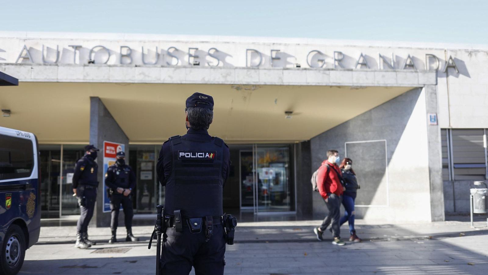 Vigilancia en la estación de autobuses.