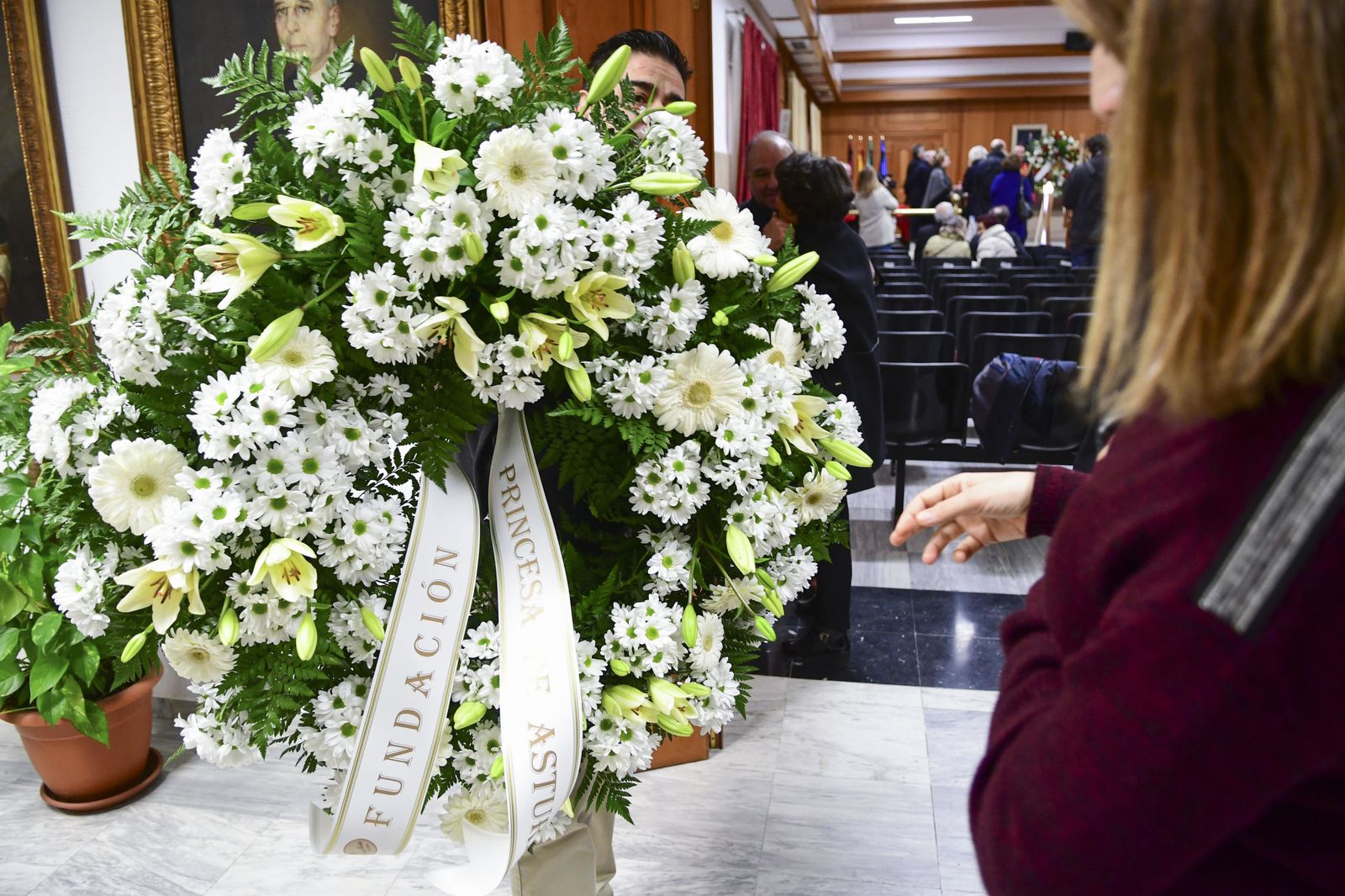 Las imágenes de la capilla ardiente de Pablo García Baena