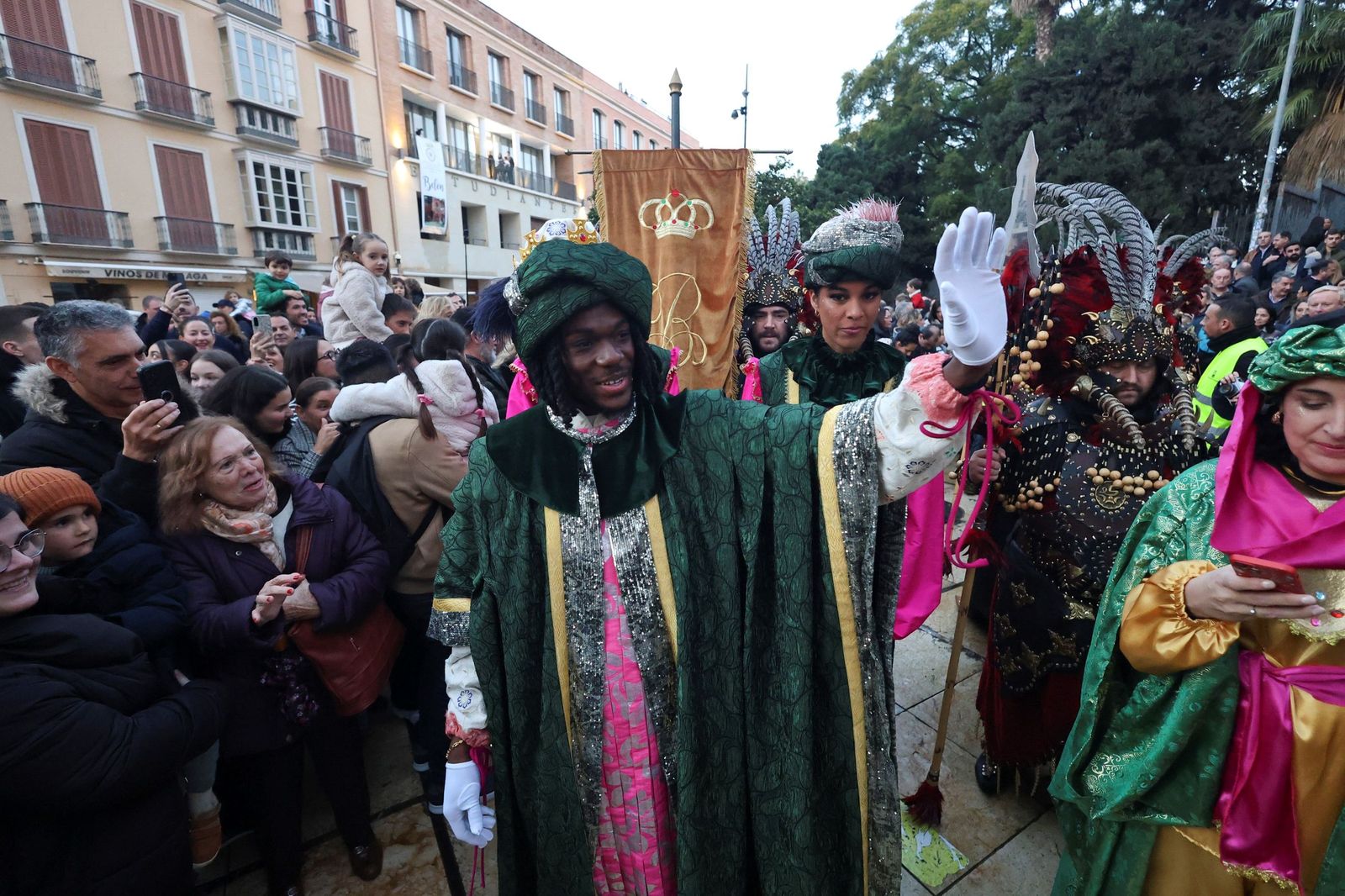 Baltasar Perry reparte magia y felicidad por las calles de Málaga