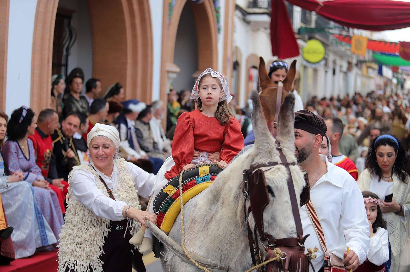 Imágenes del gran ambiente en la Feria Medieval de Palos de la Frontera, Huelva